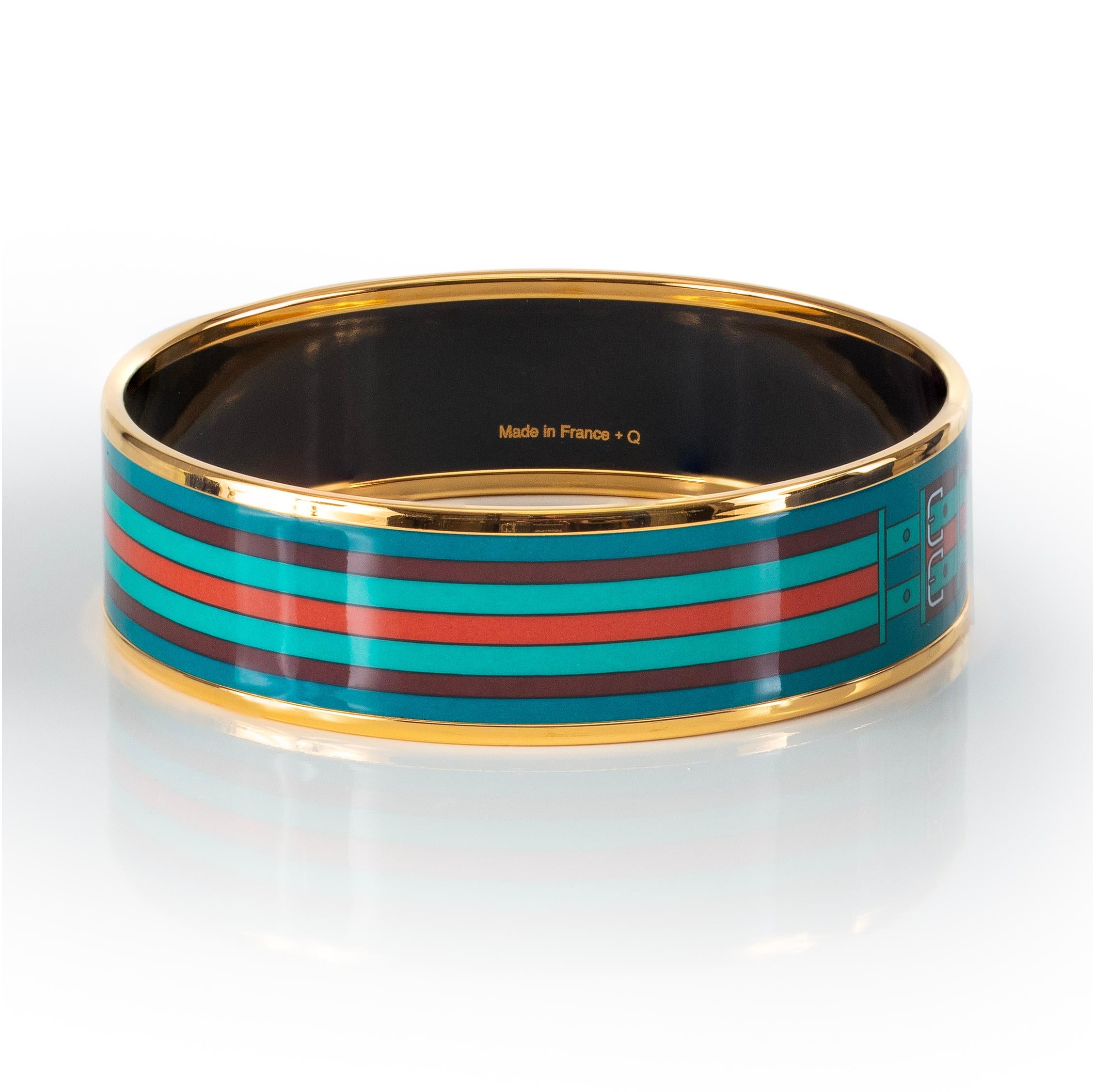 BRACELET - Robacar - EGP - Dark Green Red - 65-16mm NWOTS - 2312072038

Brand: Hermès
Type: Enamel Bangle
Name Design: ROBACAR
Artist:
Material: Enamel Gold-plated
Type: Bangle
Condition: New Without Tag S
Diameter: 6.5 cm
Circumference: 20.4 cm -