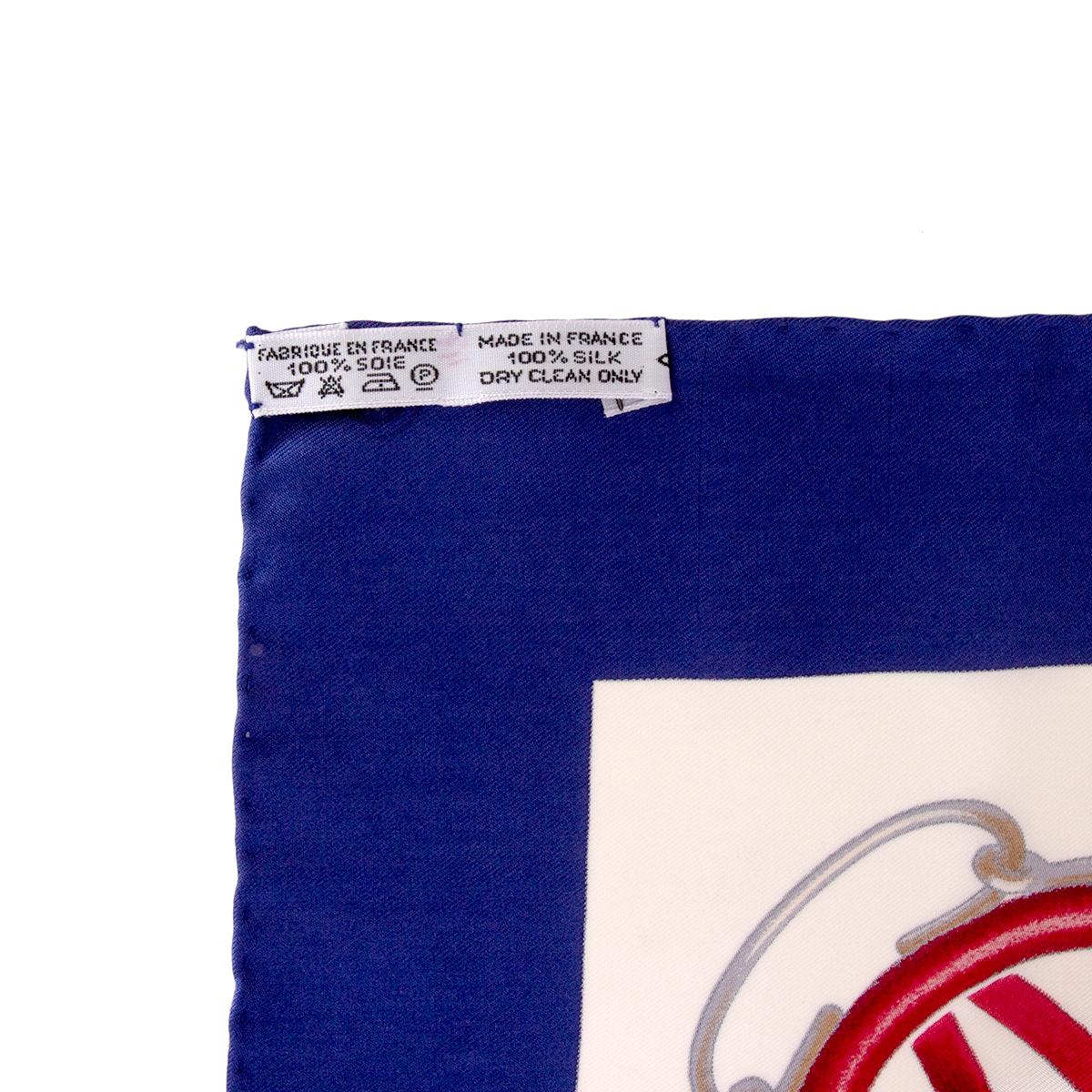 auth HERMES dark blue ATTELAGE EN ARBALETE 90 silk twill Scarf In Excellent Condition In Zürich, CH