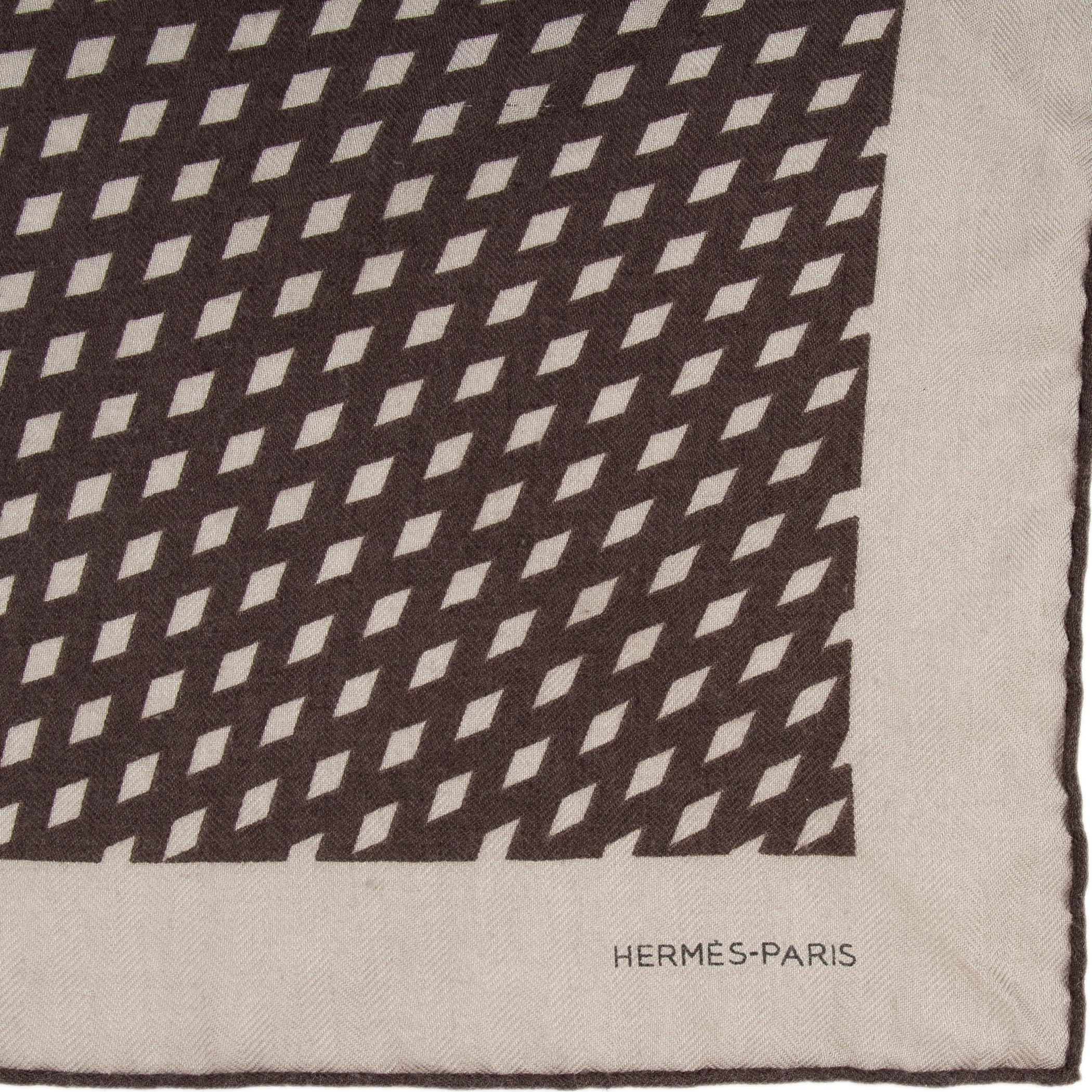 Hermes 'Grid Print 70' scarf in grey and dark taupe cashmere (65%) and silk (35%). Has been worn and is in excellent condition

Width 70cm (27.3in)
Length 70cm (27.3in)