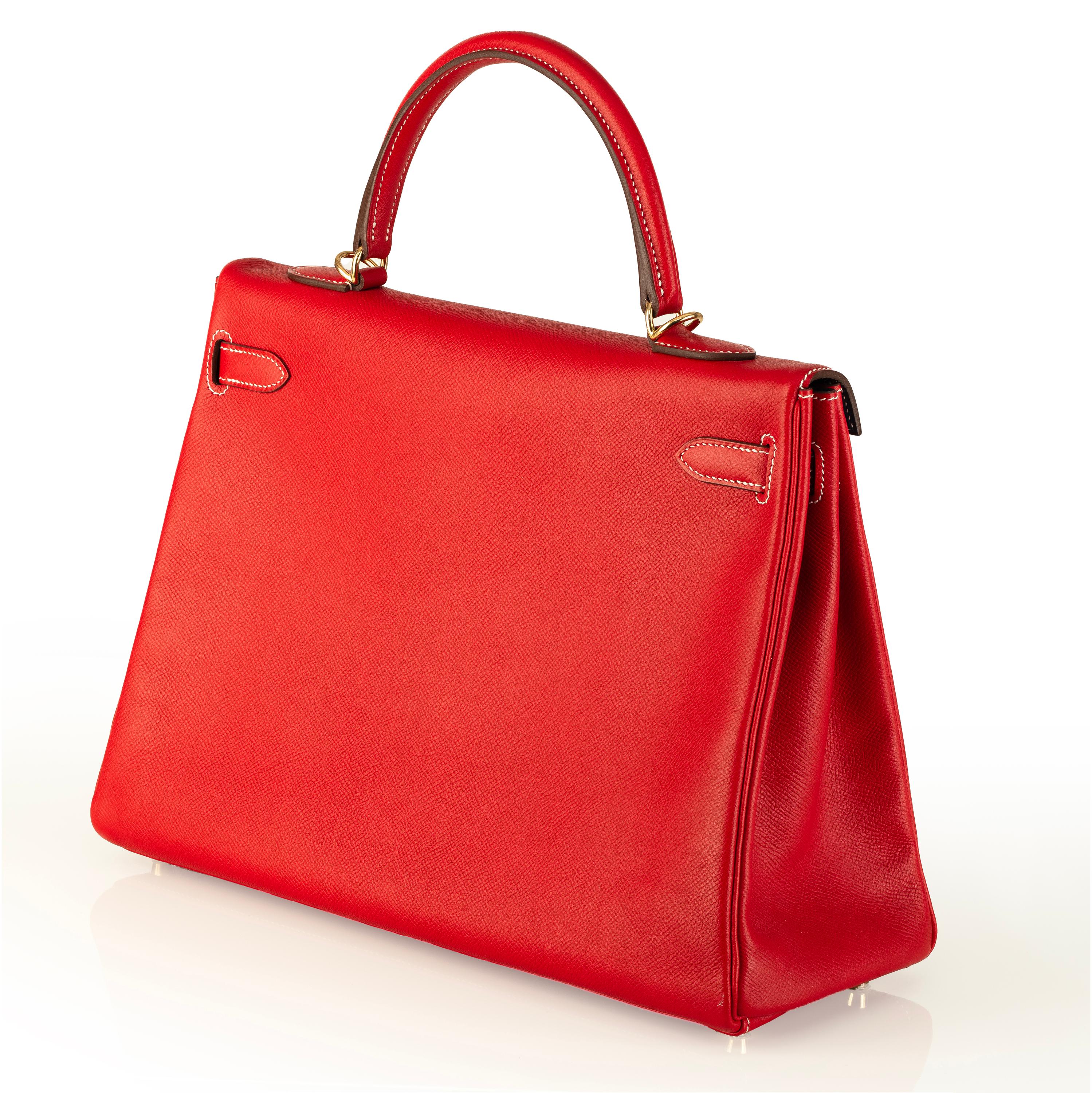 Hermes Kelly Bag - Rojo - Togo Cuero 35cm - Nuevo - NWOCTS 2409141505

Tipo : Hermes Kelly
Tamaño de la base: 35 cm
Altura: 27 cm
Profundidad: 13 cm
Peso:
Material: Piel de Vacuno Togo - Pespuntes Blancos
Color: Rojo Rubí Casaque
Herrajes: Chapado