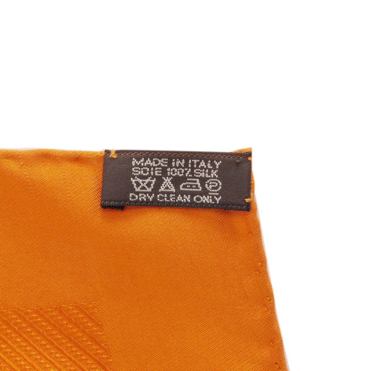 auth HERMES orange HERMES SELLIER 90 silk twill jacquard Scarf In Excellent Condition In Zürich, CH