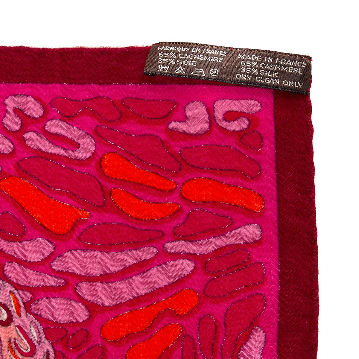 auth HERMES pink LA LEGENDE DU POSSON CORAIL 140 cashmere silk Scarf In Excellent Condition In Zürich, CH