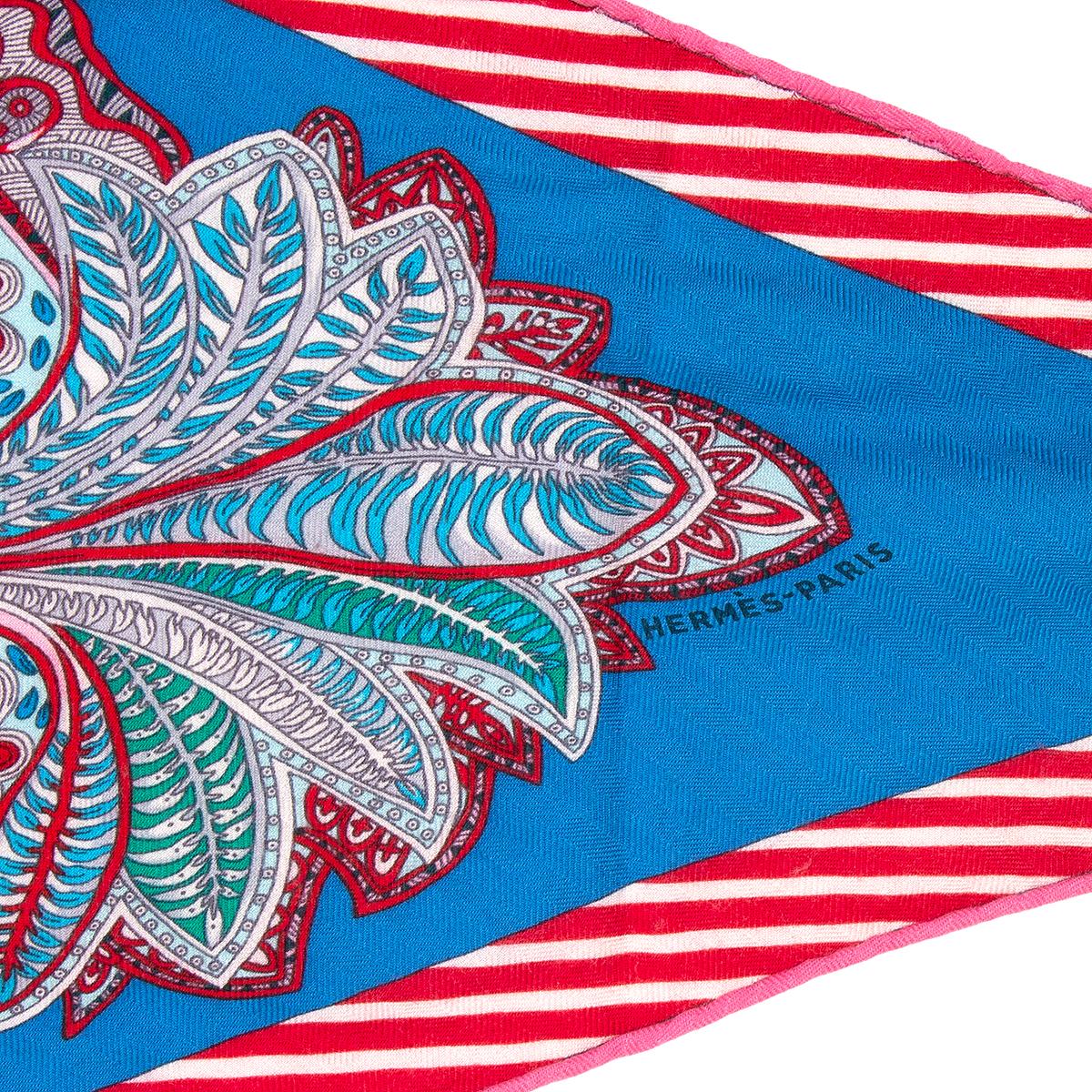 Hermès 'Couvertures Nouvelles Losange' paisley print scarf in multi-color cahmere and silk (assumed as tag is missing). Fabric on one of the edges has come slighlty undone, otherwise it is hardly noticeable and in good condition.

Width 48cm