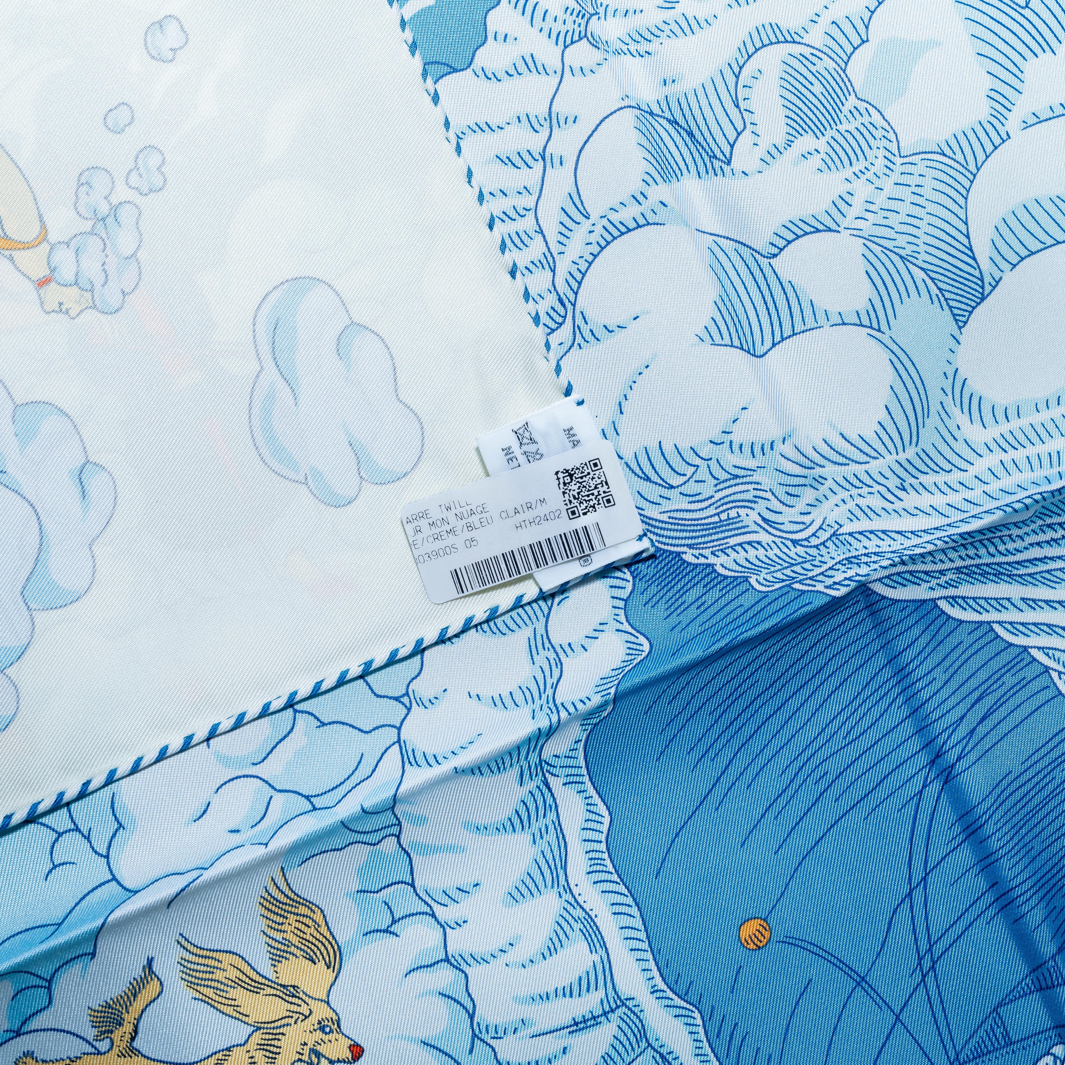 Women's Auth. Hermès Scarf Sur Mon Nuage - Creme Bleu Clair Marine - NEw Store Tag For Sale