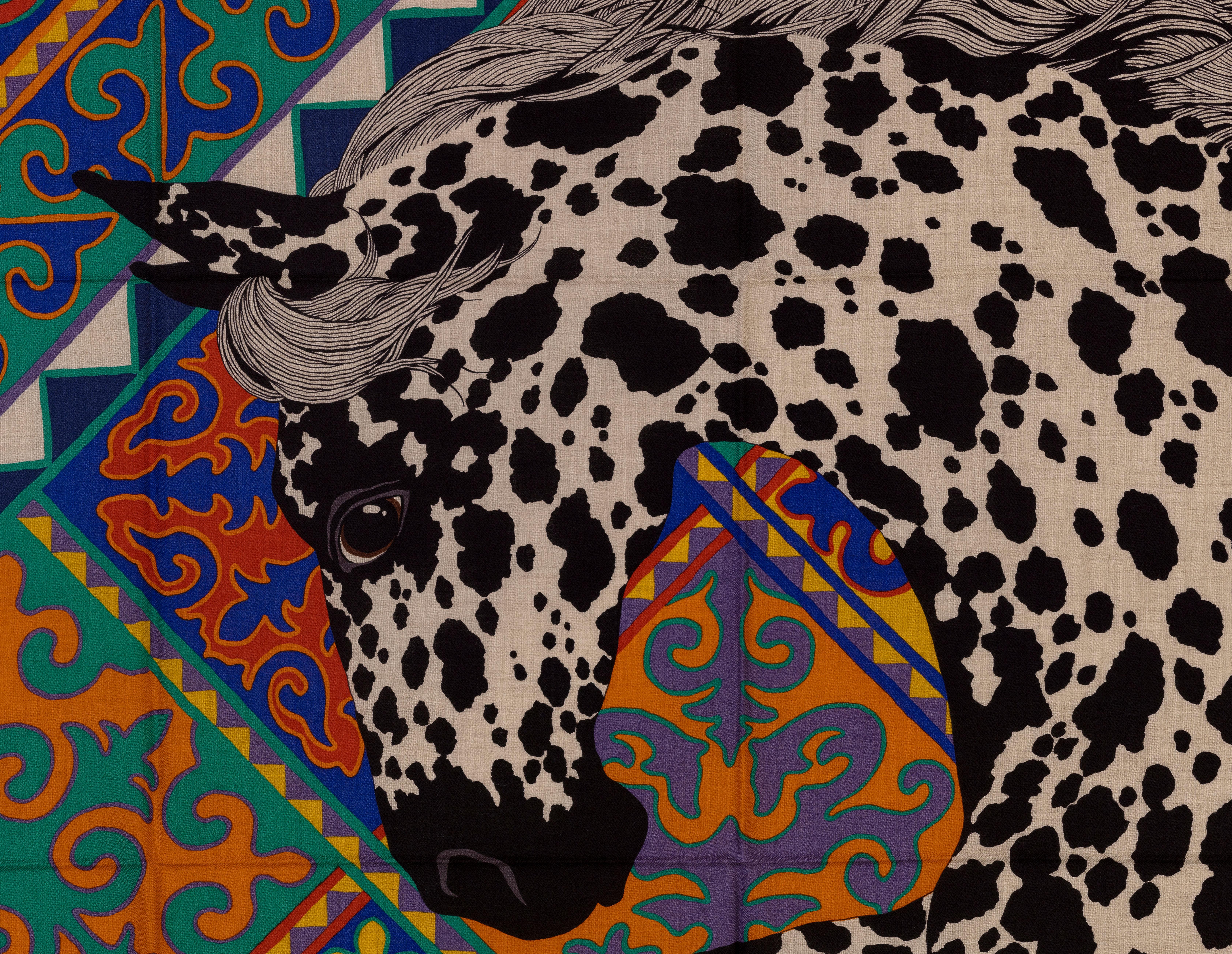 Appaloosa Des Steppes - CS140 - Naturel Noir Bleu - NWSTS - 2001271550

Marque : Hermès
Modèle : Châle 140
Artistics : Alice Shirley
Taille : 140x140 cm / 55in x 55in
Couleur : Naturel Noir Bleu
Type : 70% cachemire / 30% soie
Date : 2016
Condition
