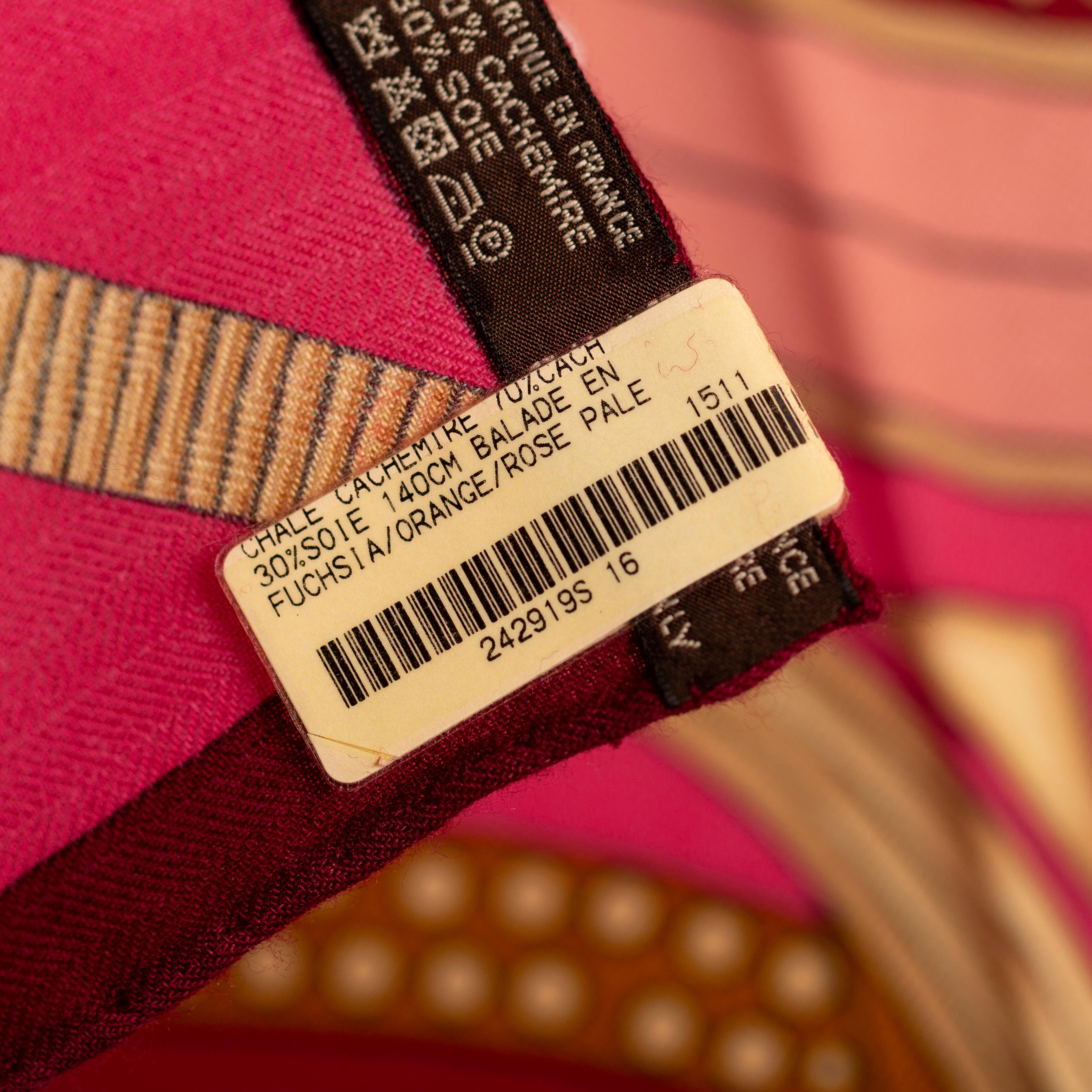 Balade En Berline - CS140 - Fuchsia Orange Rose Pal - NWSTS - 2001271559

Brand: Hermès
Model: Shawl
Artist : Woldek Kaminski
Size : 140x140 cm / 55in x 55in
Colour : Fuchsia Orange Rose Pal
Type : 70% Cashmere / 30% Silk
Date : 2015
Condition : New