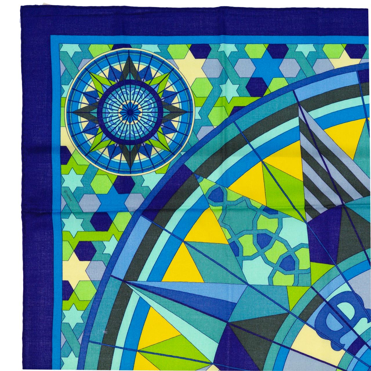 Donna Auth. Scialle Hermes CS140 Rose de Compas - CS140  Indigo Vert Jaune NUOVO Etichetta del negozio in vendita