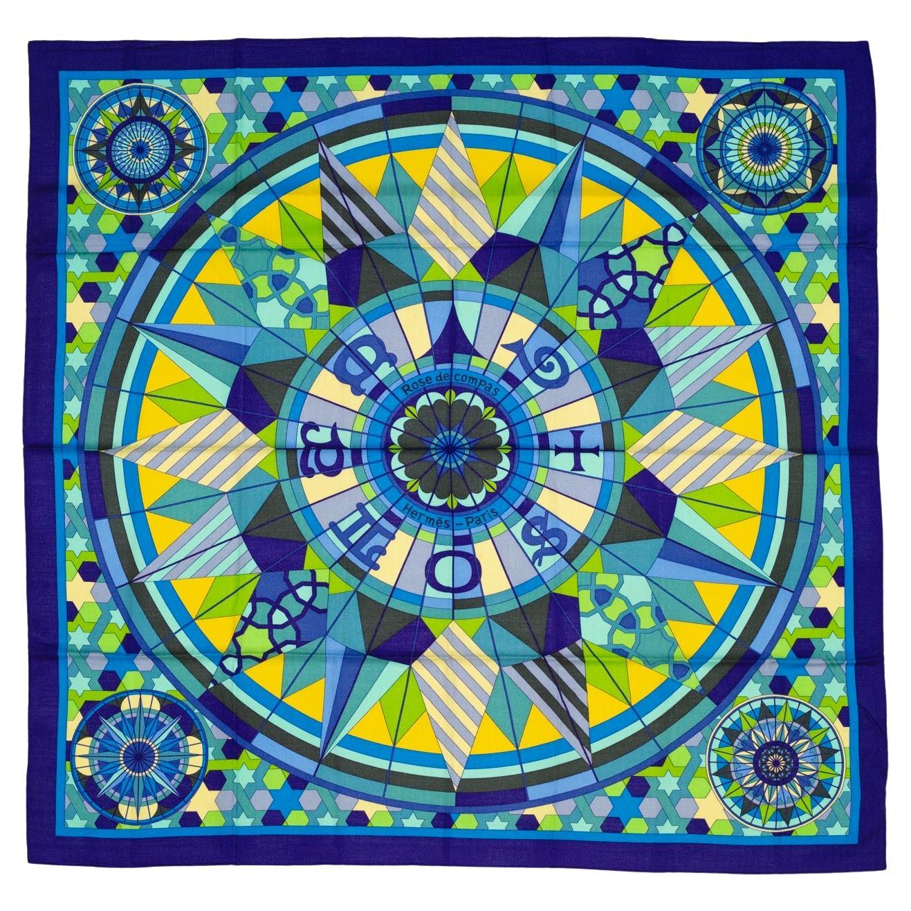 Auth. Scialle Hermes CS140 Rose de Compas - CS140  Indigo Vert Jaune NUOVO Etichetta del negozio in vendita