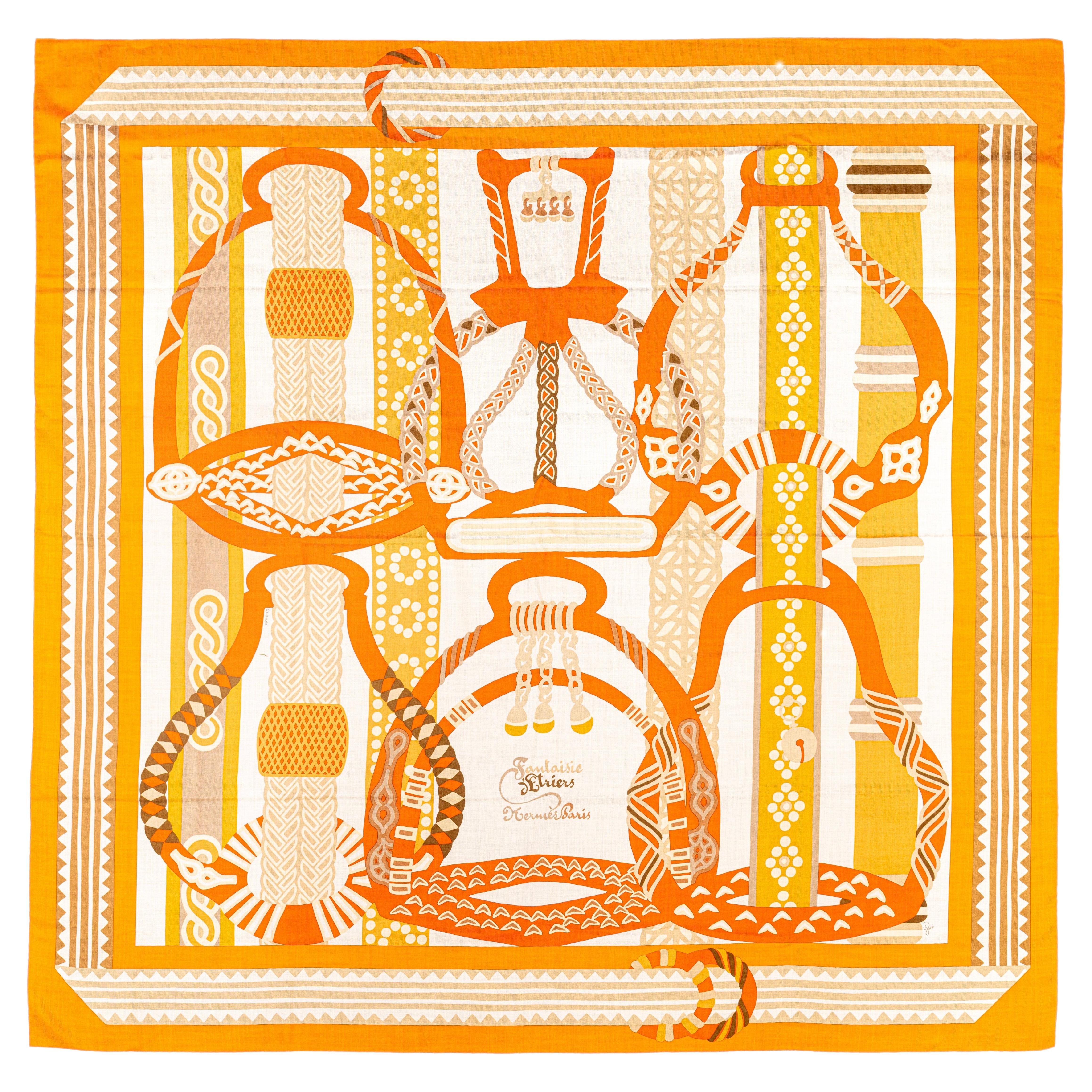 Autor. Hermes-Schal „Fantaisie D Etriers“ – CS140 – Orange, Weiß, Beige – Mit neuem Etikett im Angebot