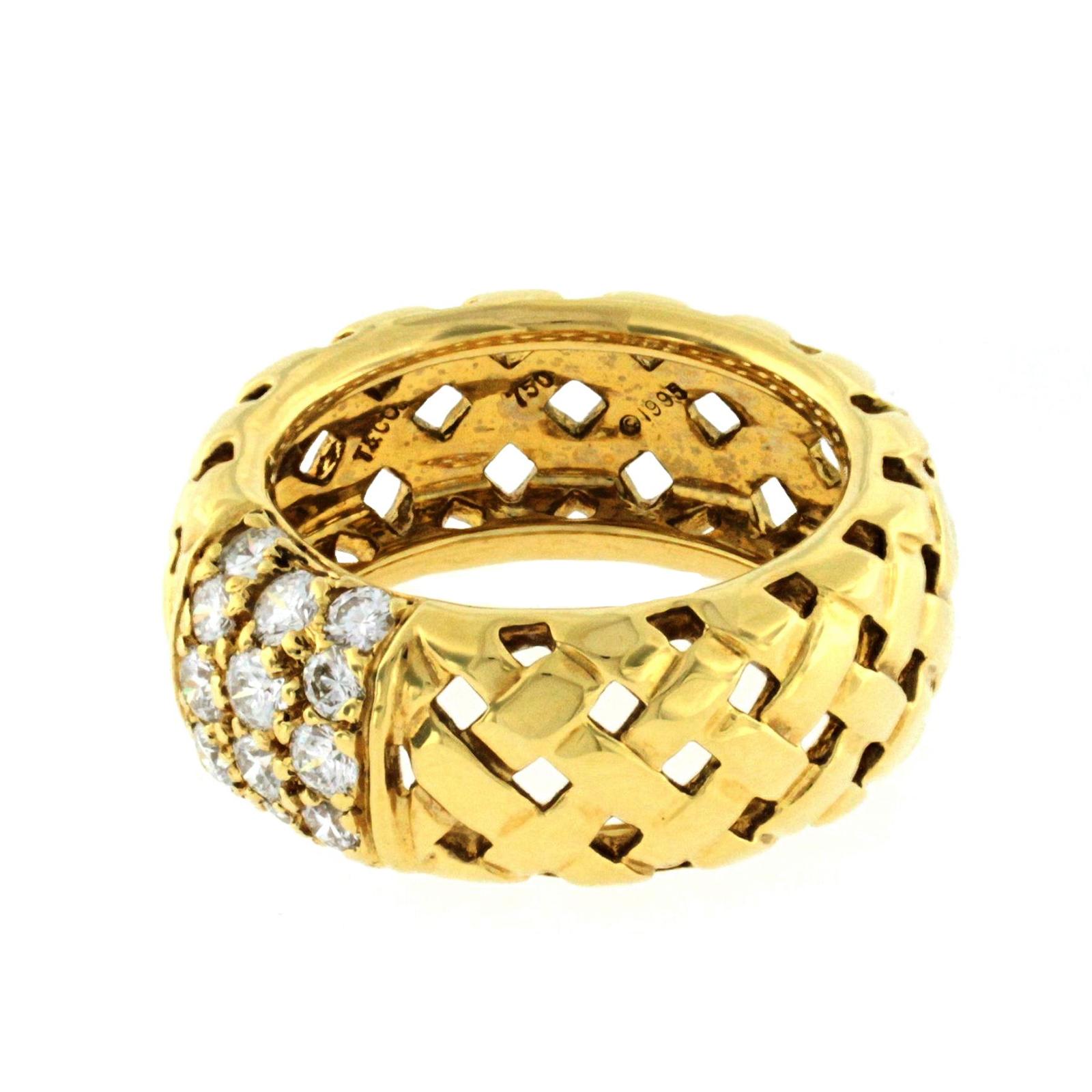 100% auténtico, 100% satisfacción del cliente
Ancho de banda: 8.5 mm
Metal: Oro amarillo de 18 quilates
Tamaño: 5
Sellos: T& Co 750
Peso total: 8,2  Gramos
Tipo de Piedra: 0.55 CT Diamantes  Color H-L Claridad SI-I2
Estado: Seminuevo 
Precio de