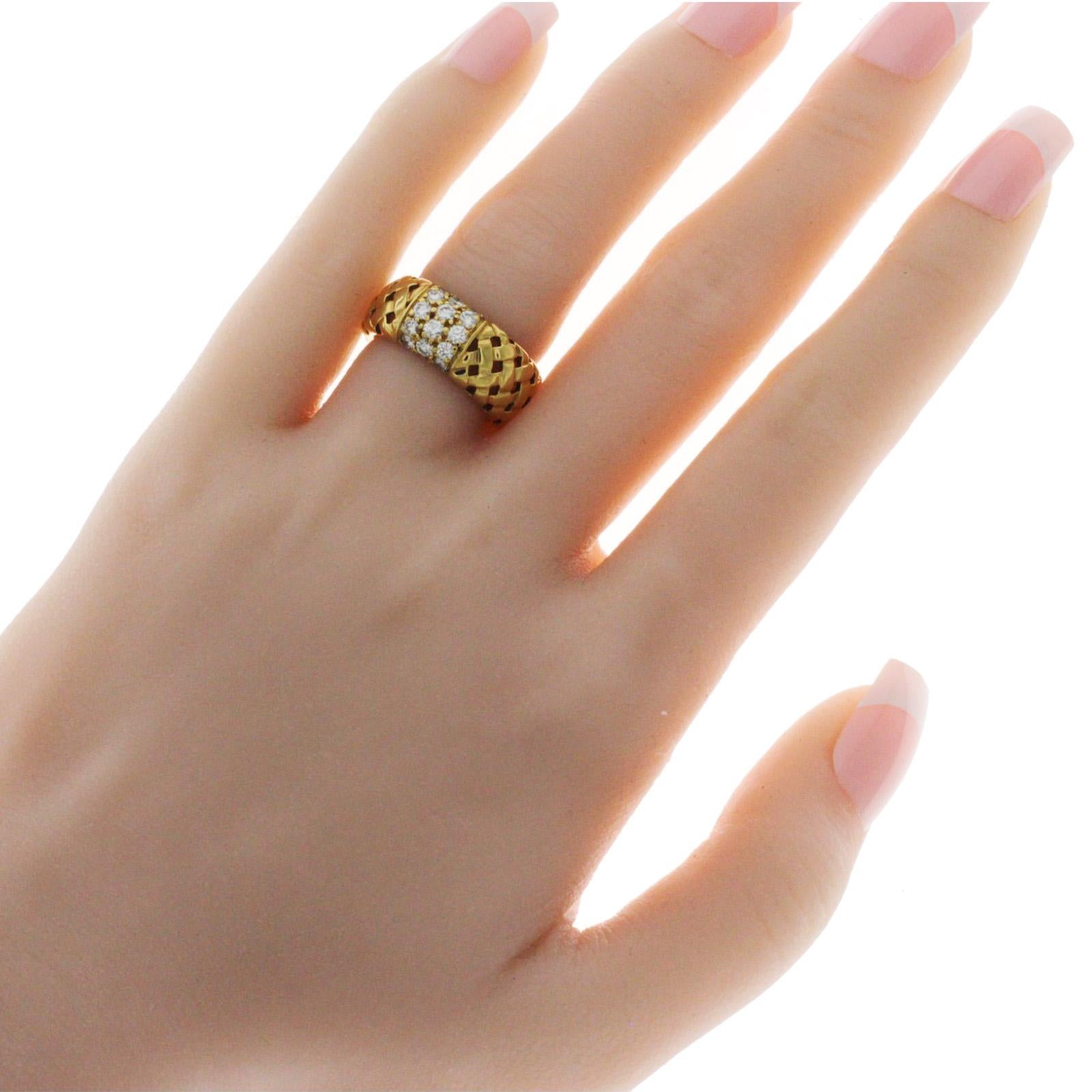 Femenino o masculino Auth Tiffany & Co. Anillo con banda trenzada de oro amarillo de 18 quilates y 0,55 quilates de diamantes en venta