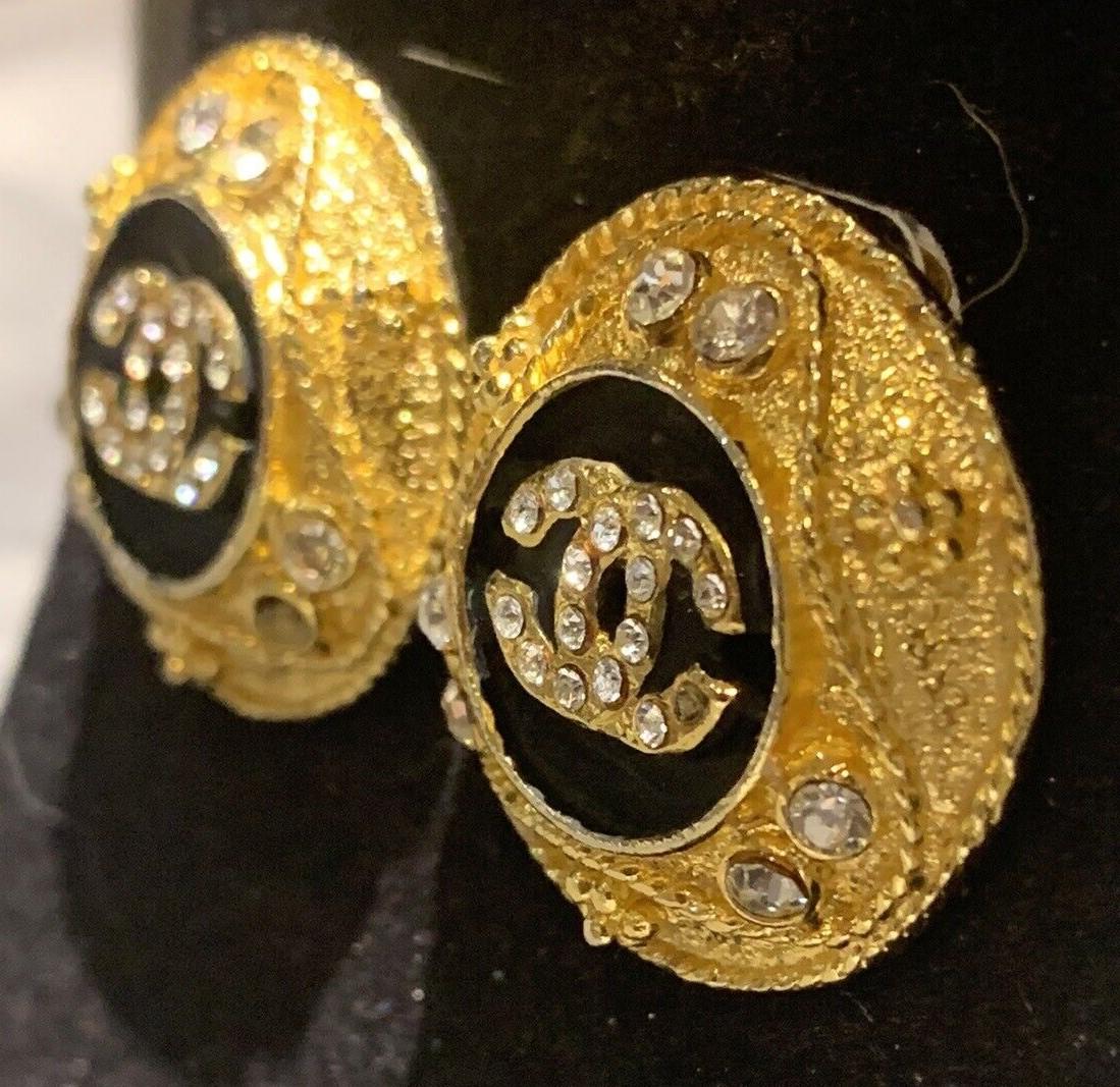 Auth Vintage Large Crystal CC Earrings In Good Condition For Sale In Pasadena, CA