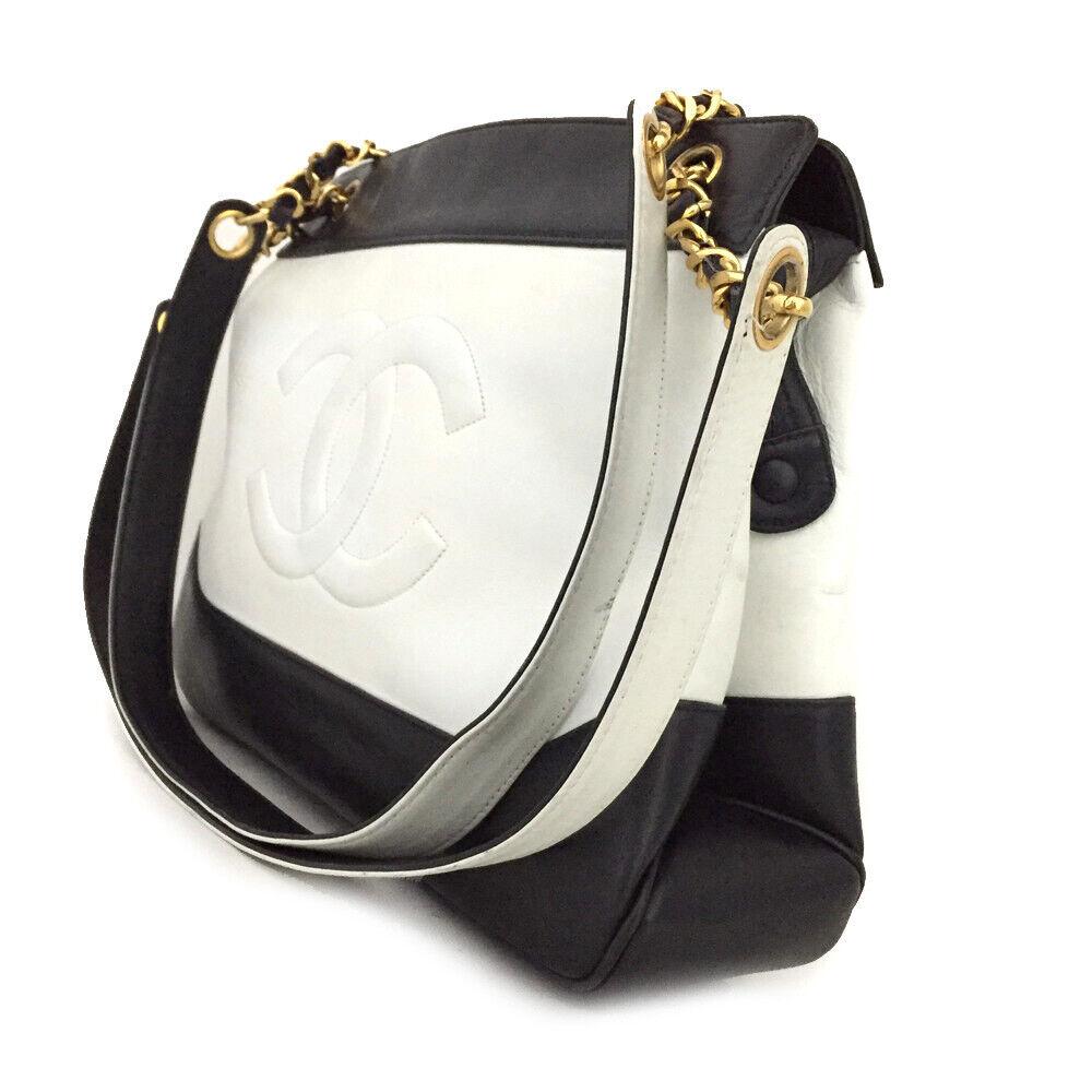 Auth Vintge chanel Rare Shoulder Bag w/Gold Accents For Sale 6