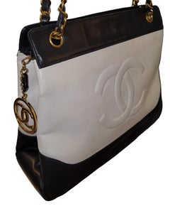 Auth Vintge chanel Rare Shoulder Bag w/Gold Accents
