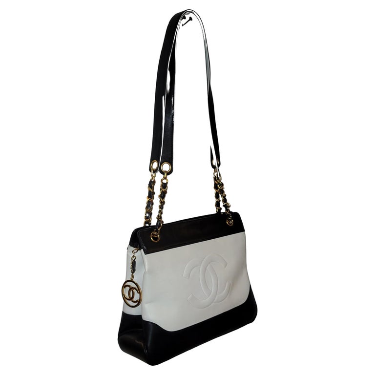 Auth Vintge Chanel Rare Shoulder Bag w/Gold Accents