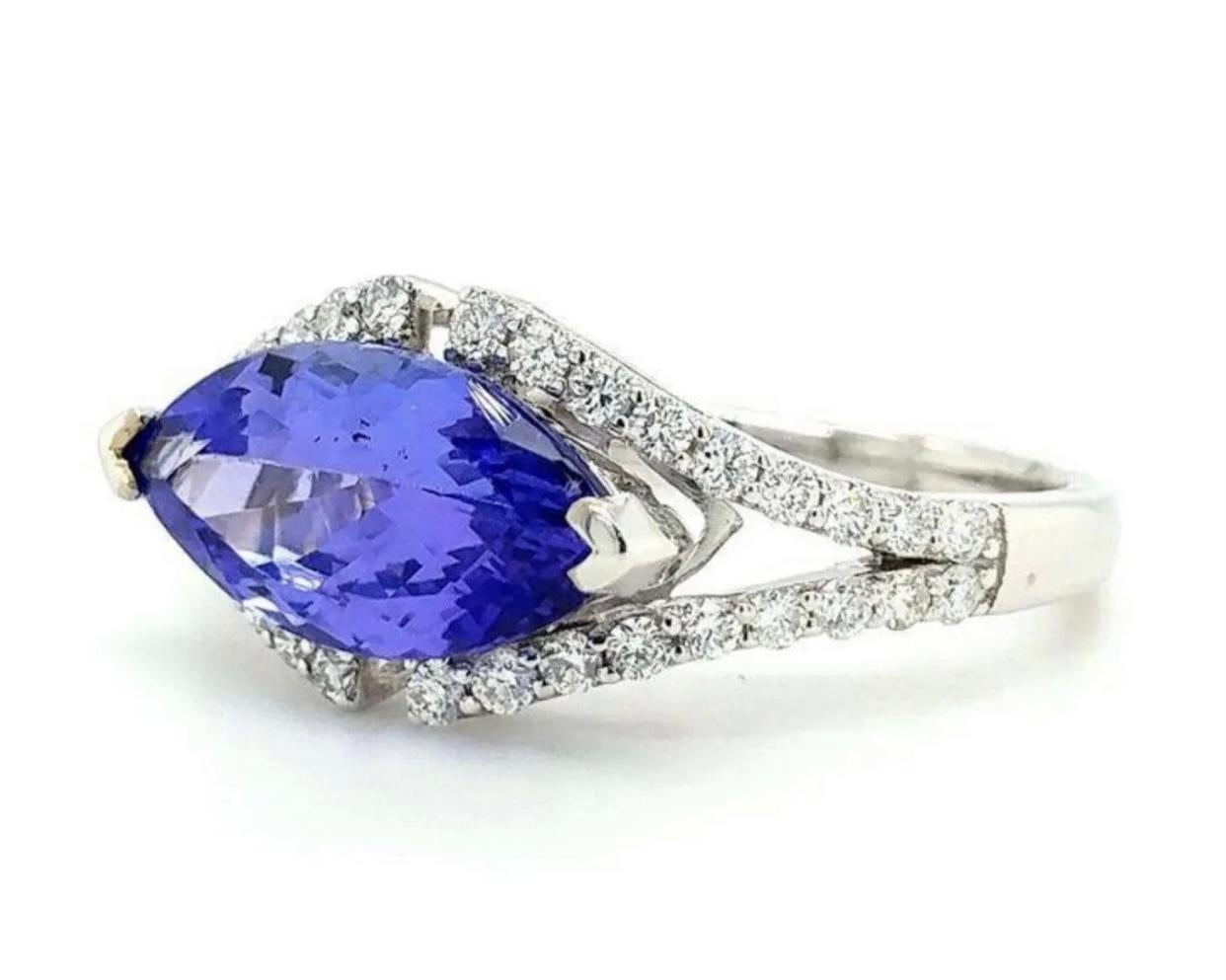 Authentische 18k 2,42 Ct Tansanit & .39 Ct Diamant-Ring mit Appraisal Report Inc im Zustand „Hervorragend“ im Angebot in Perry, FL