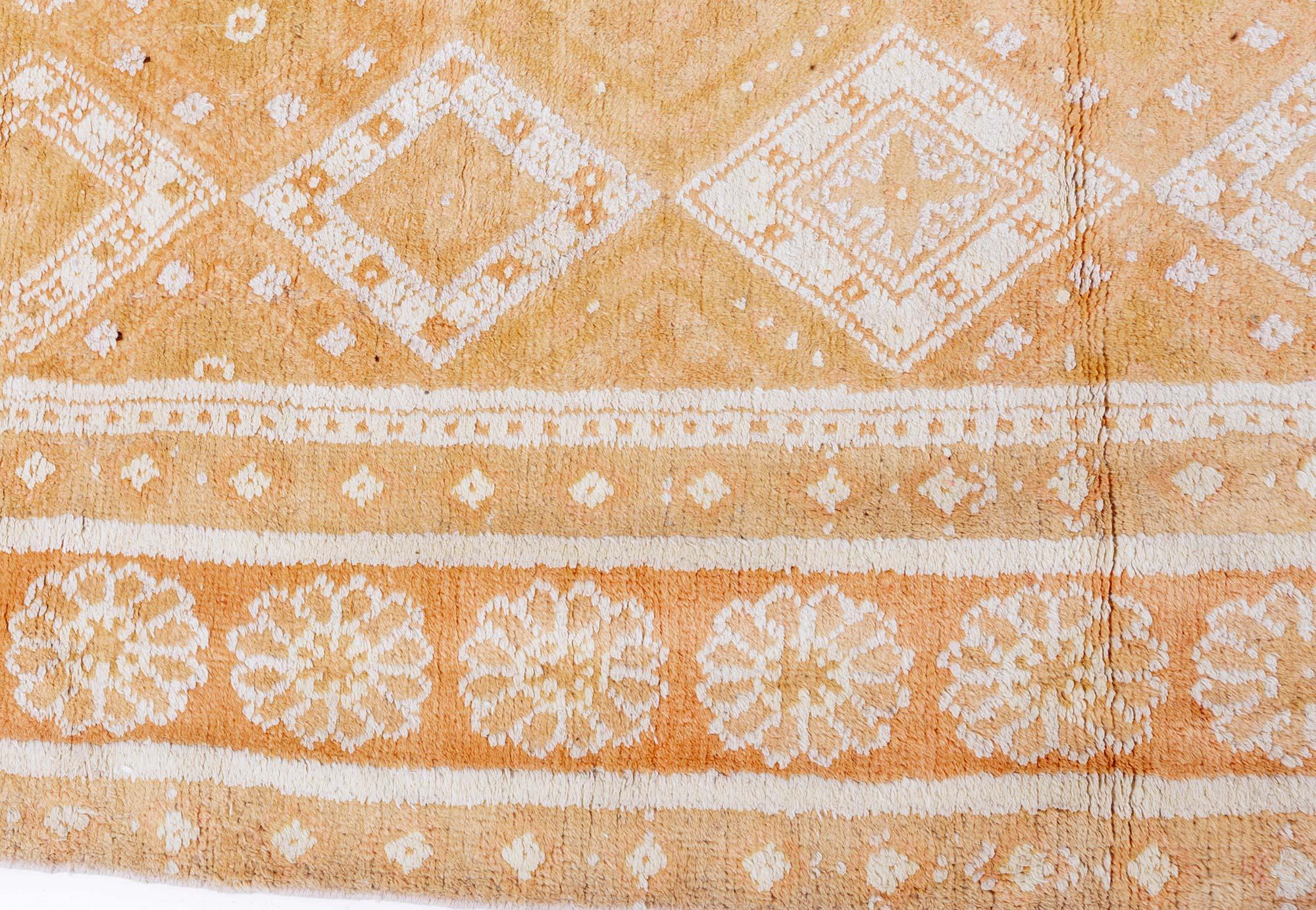 Authentic 1900 Indian Agra Orange Handmade Rug In Good Condition For Sale In New York, NY