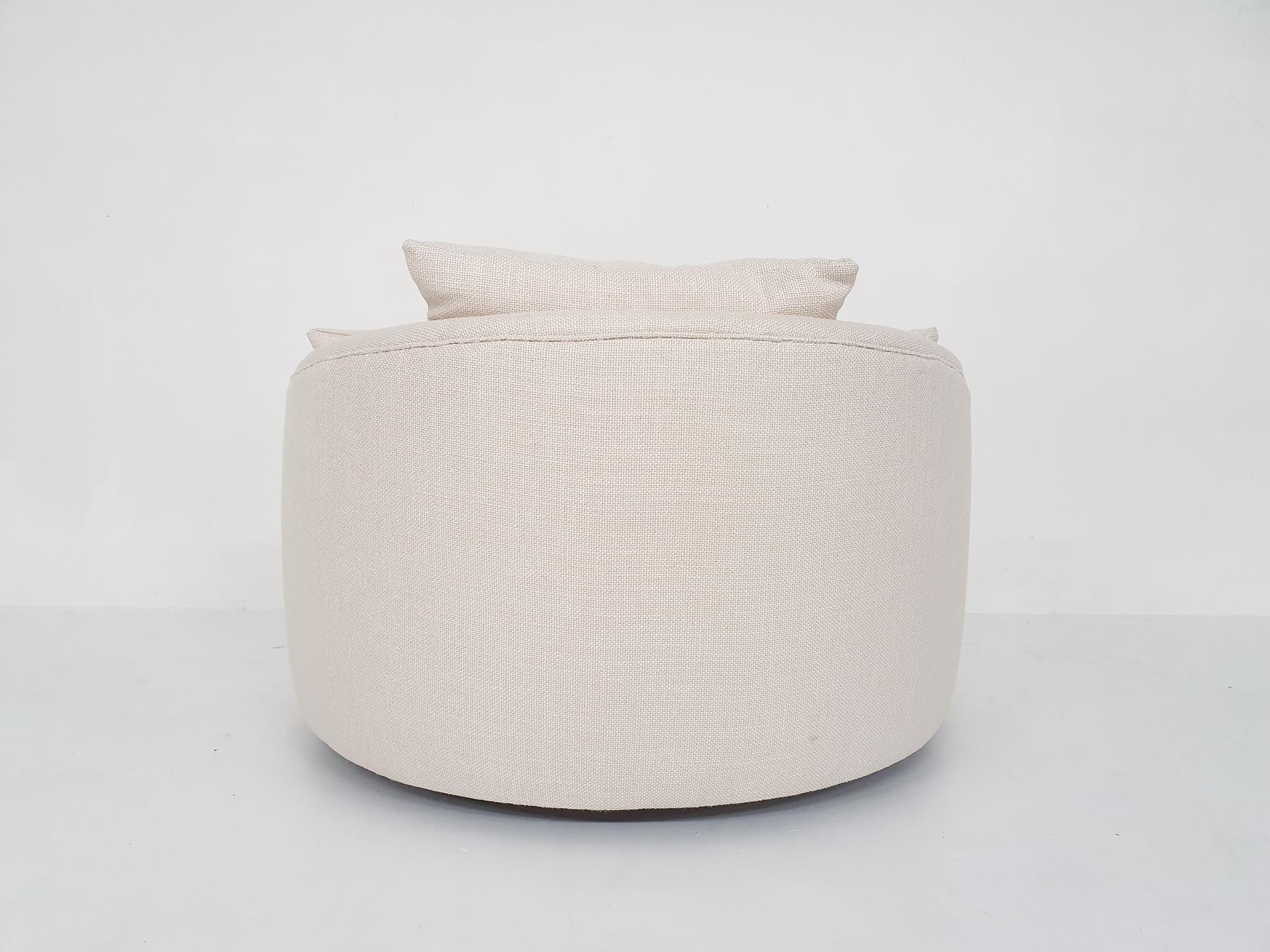 Fabric Authentic 1979 Milo Baughman No 3406 “Tub” Swivel Lounge Chair for Thayer Coggin