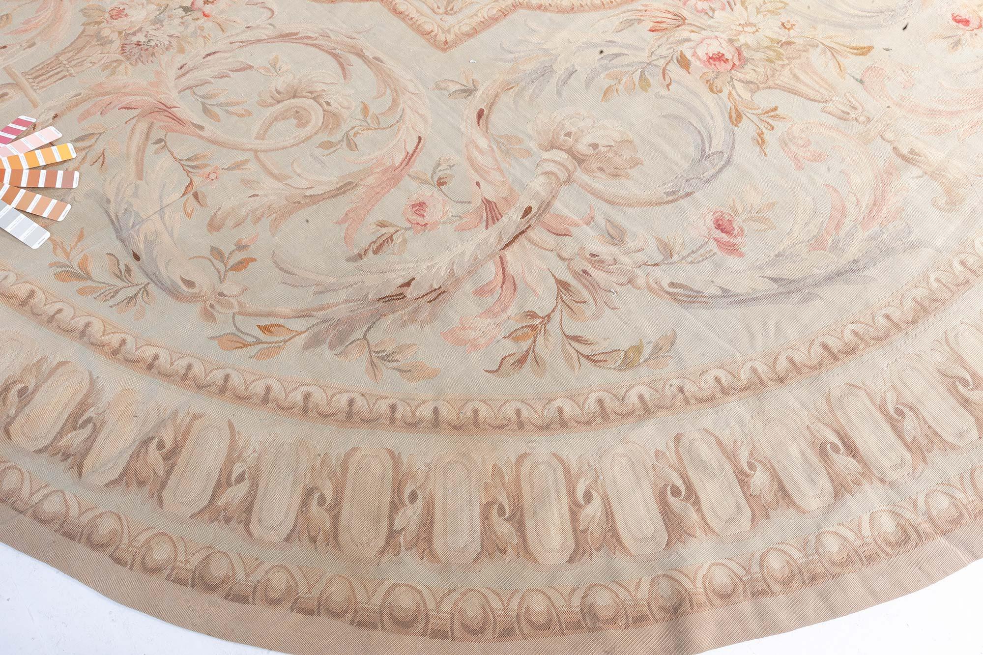French 19th Century Aubusson Round Handmade Wool Rug For Sale