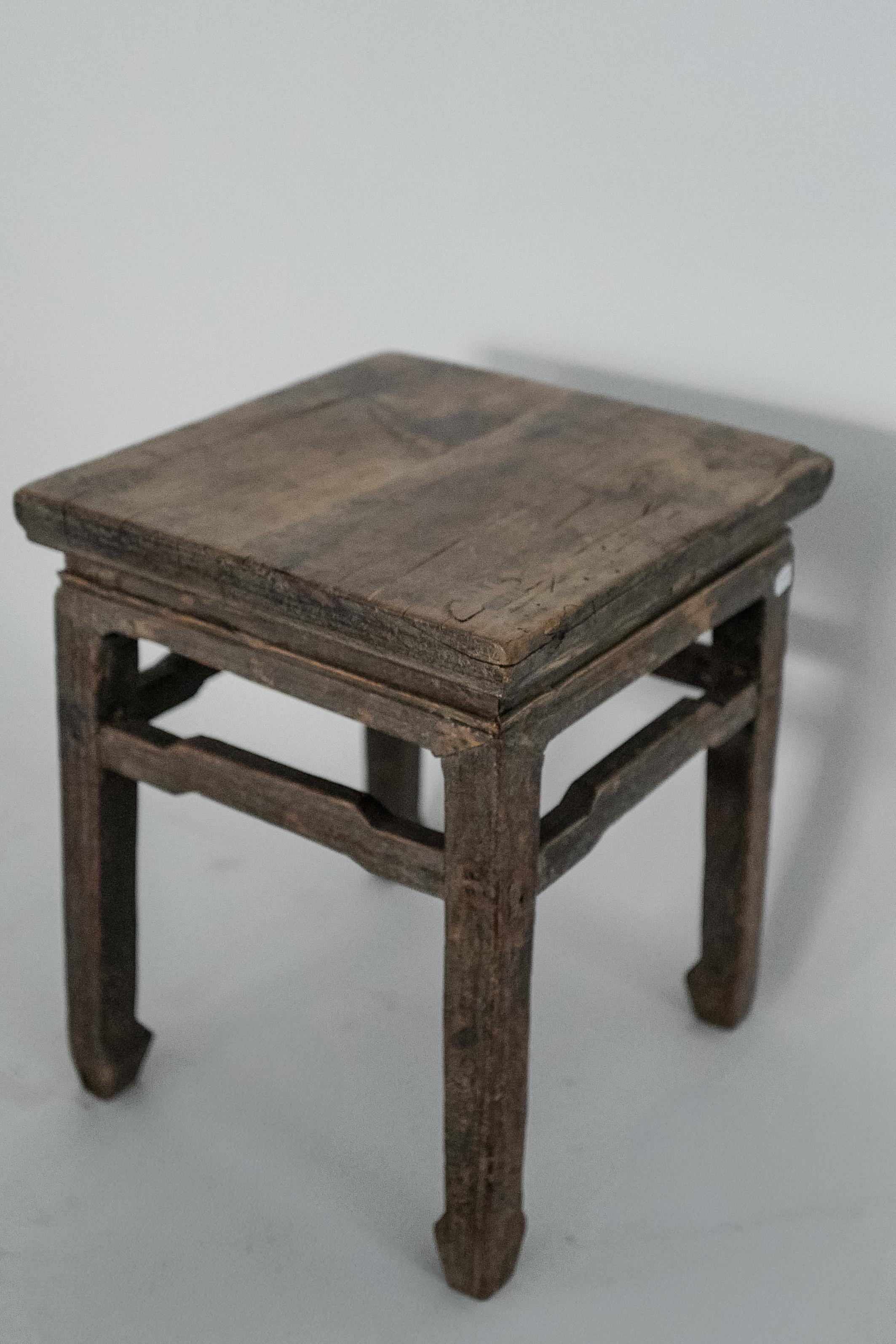 Qing Authentique table d'appoint en noyer chinois du XIXe siècle - Pièce d'appoint asiatique ancienne en vente