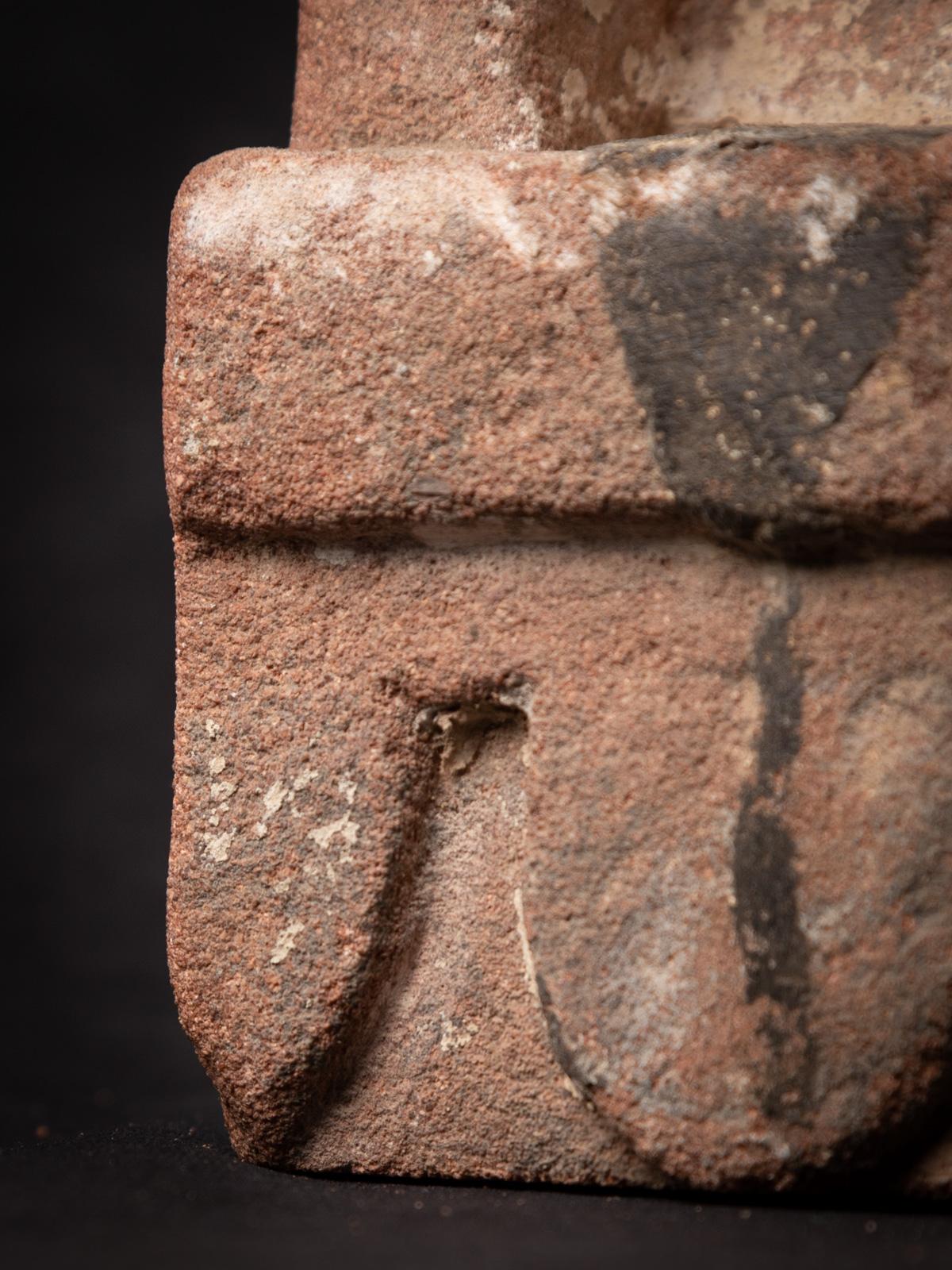 Temple indien authentique en pierre de sable du 19ème siècle  OriginalBuddhas en vente 11