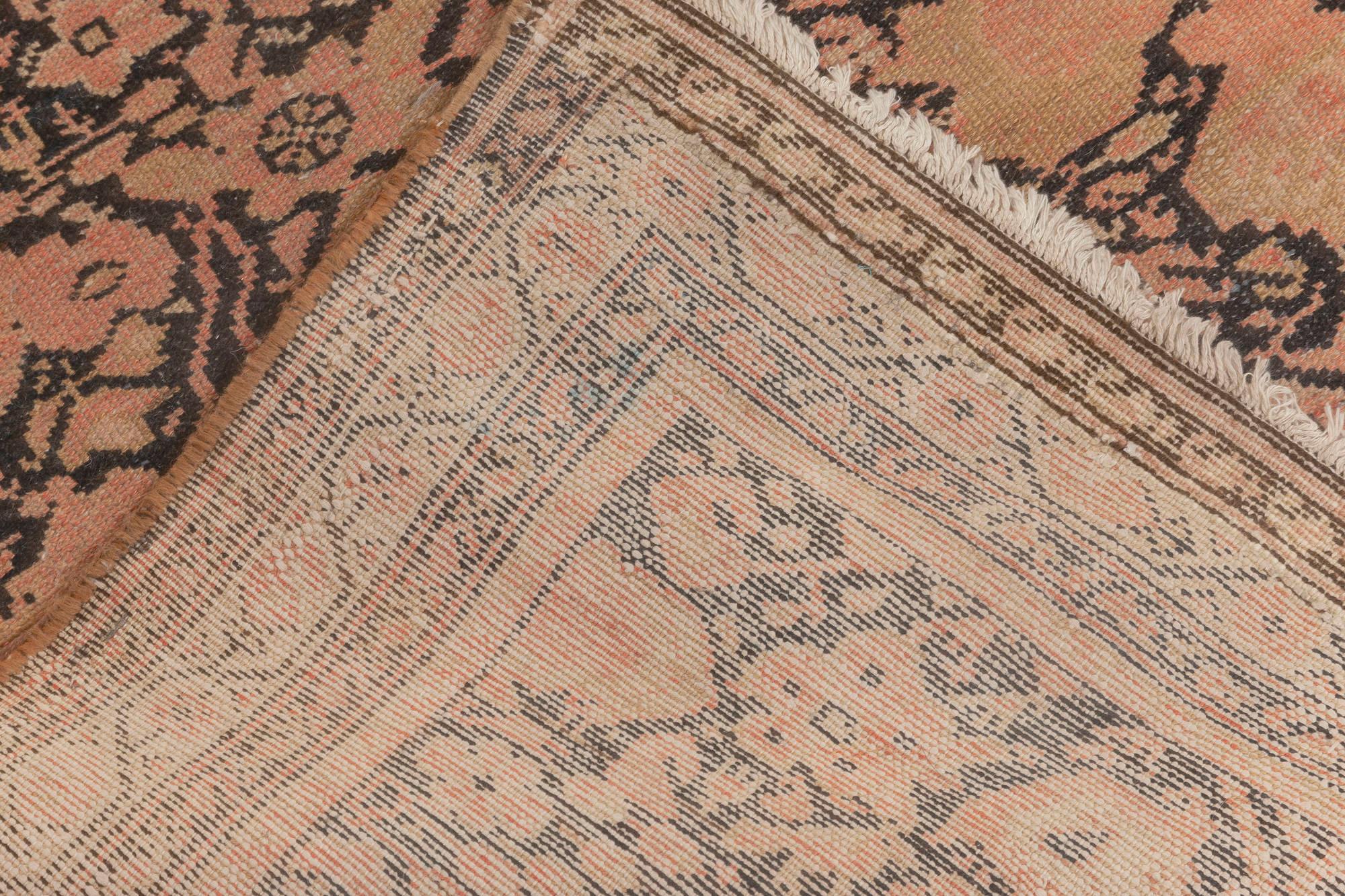 19th Century Malayer Hand Knotted Wool Runner In Good Condition For Sale In New York, NY