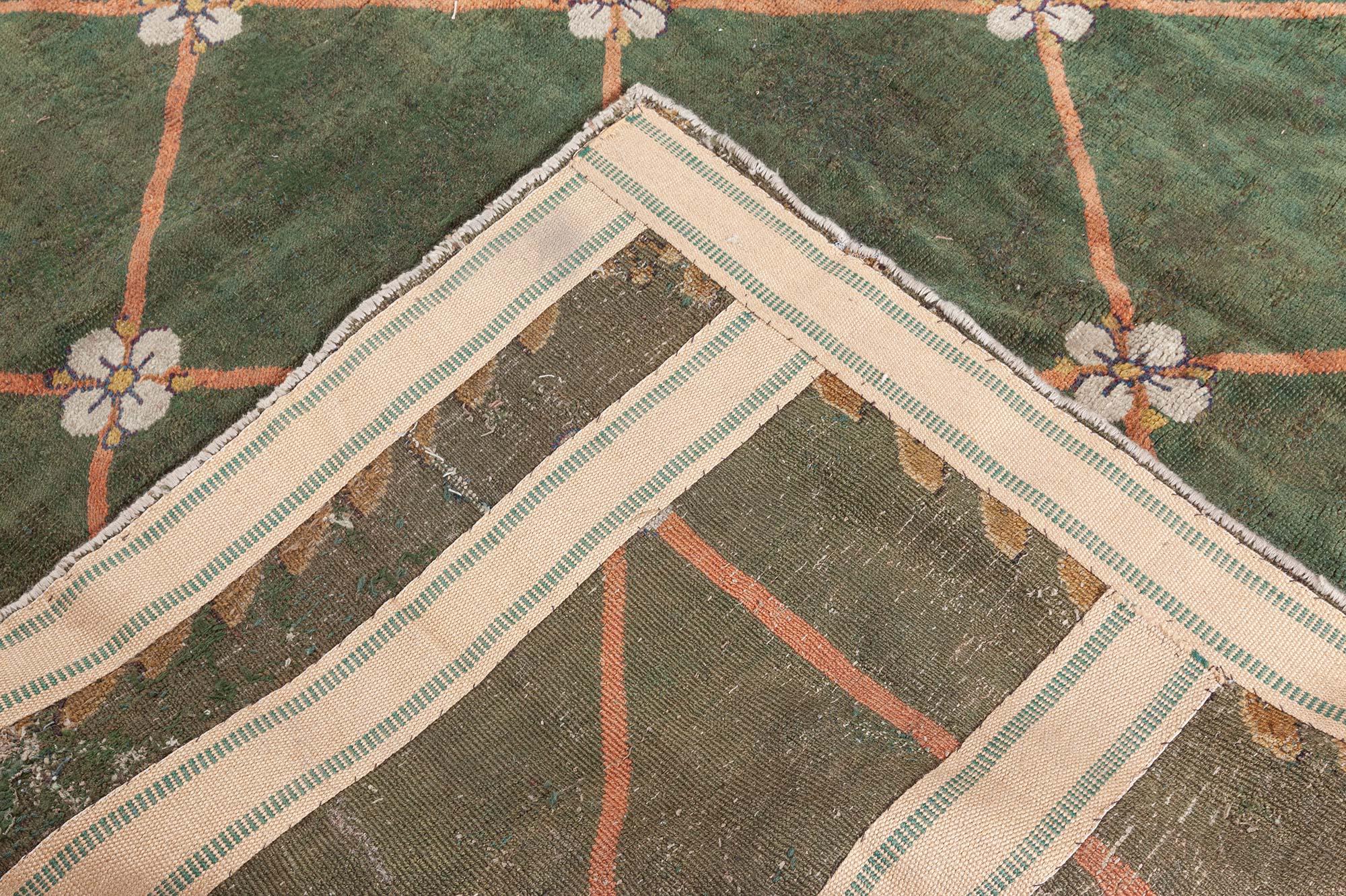 Autentico tappeto in lana verde Savonnerie del XIX secolo In condizioni buone in vendita a New York, NY
