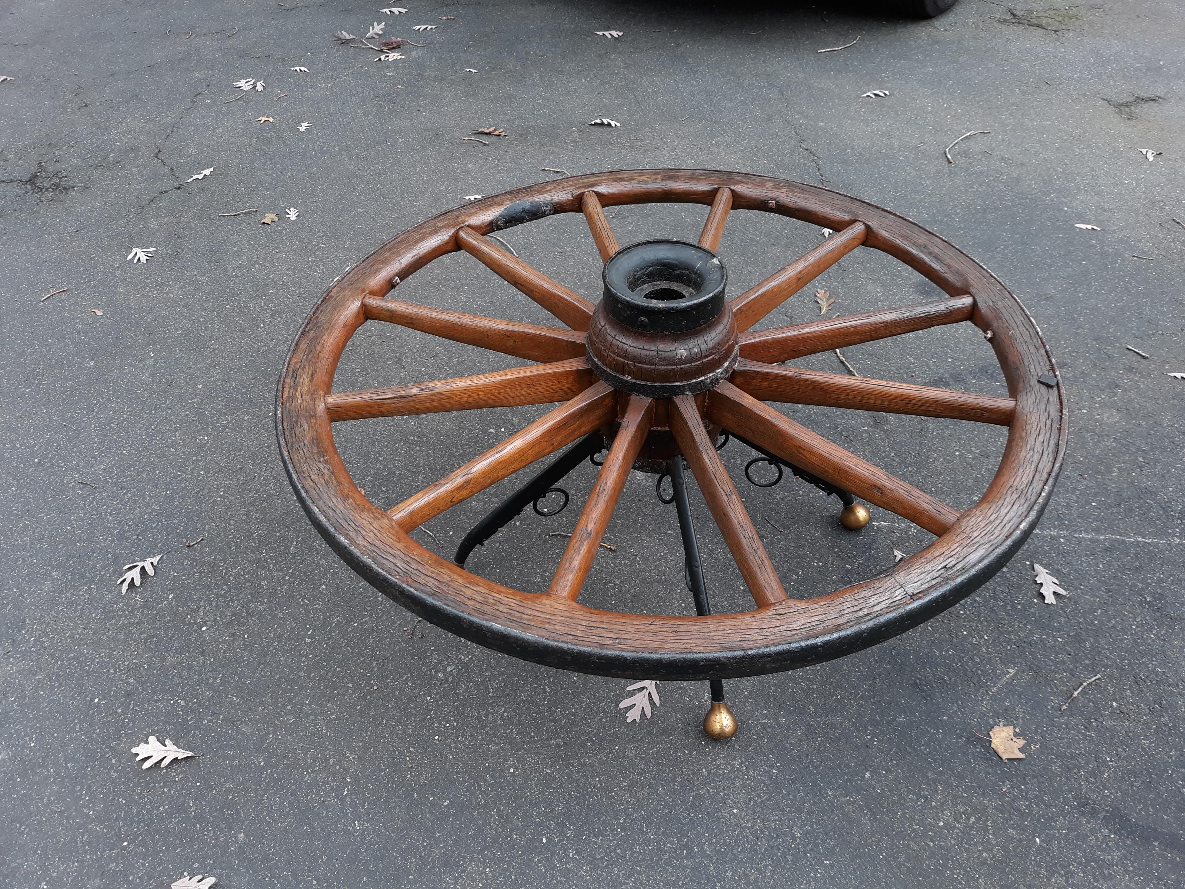 Authentique table basse de style wagon du 19ème siècle avec plateau en verre Bon état à Lambertville, NJ