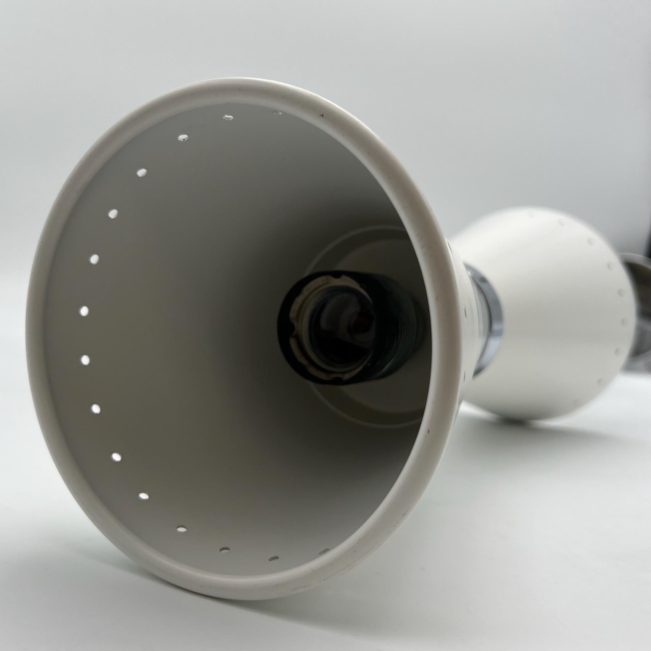 Milieu du XXe siècle Authentique lampe suspendue des années 60, style Stilnovo, double cône vintage en vente