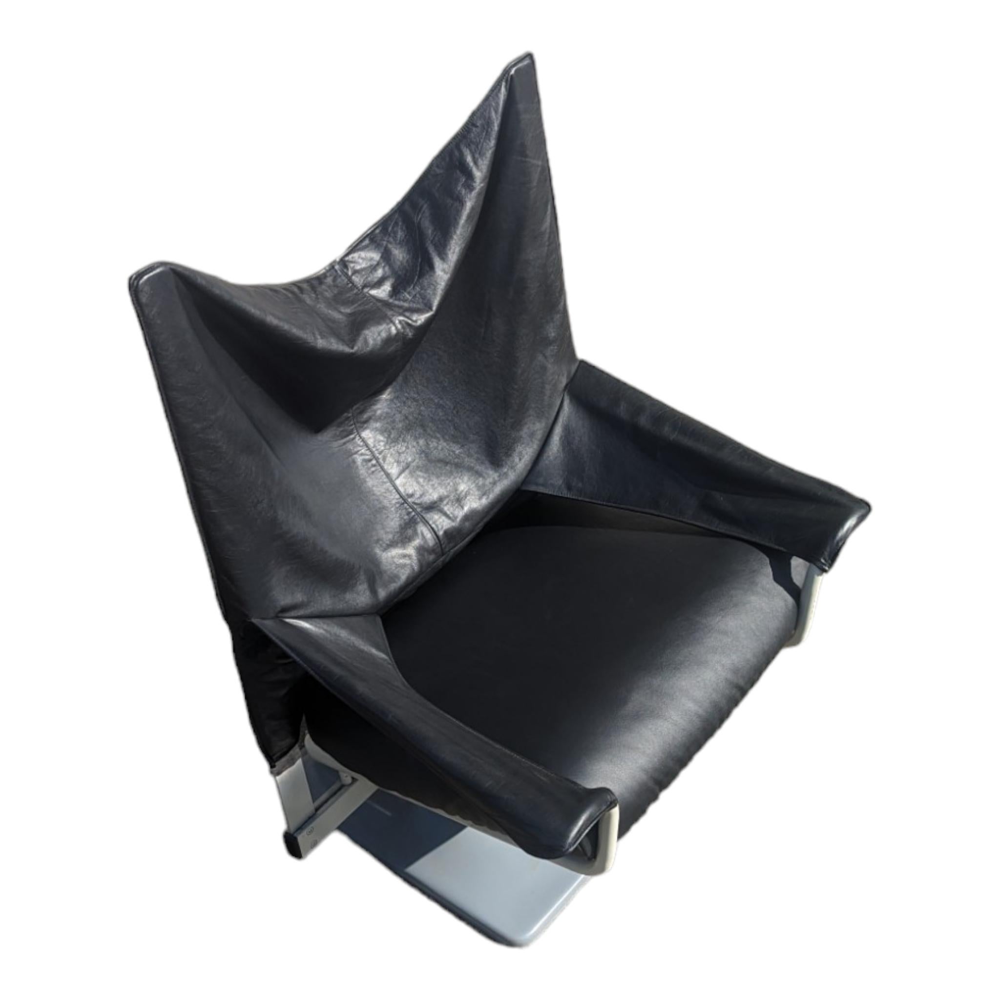 Authentique chaise AEO de Paolo Deganello pour Cassina  en vente 6