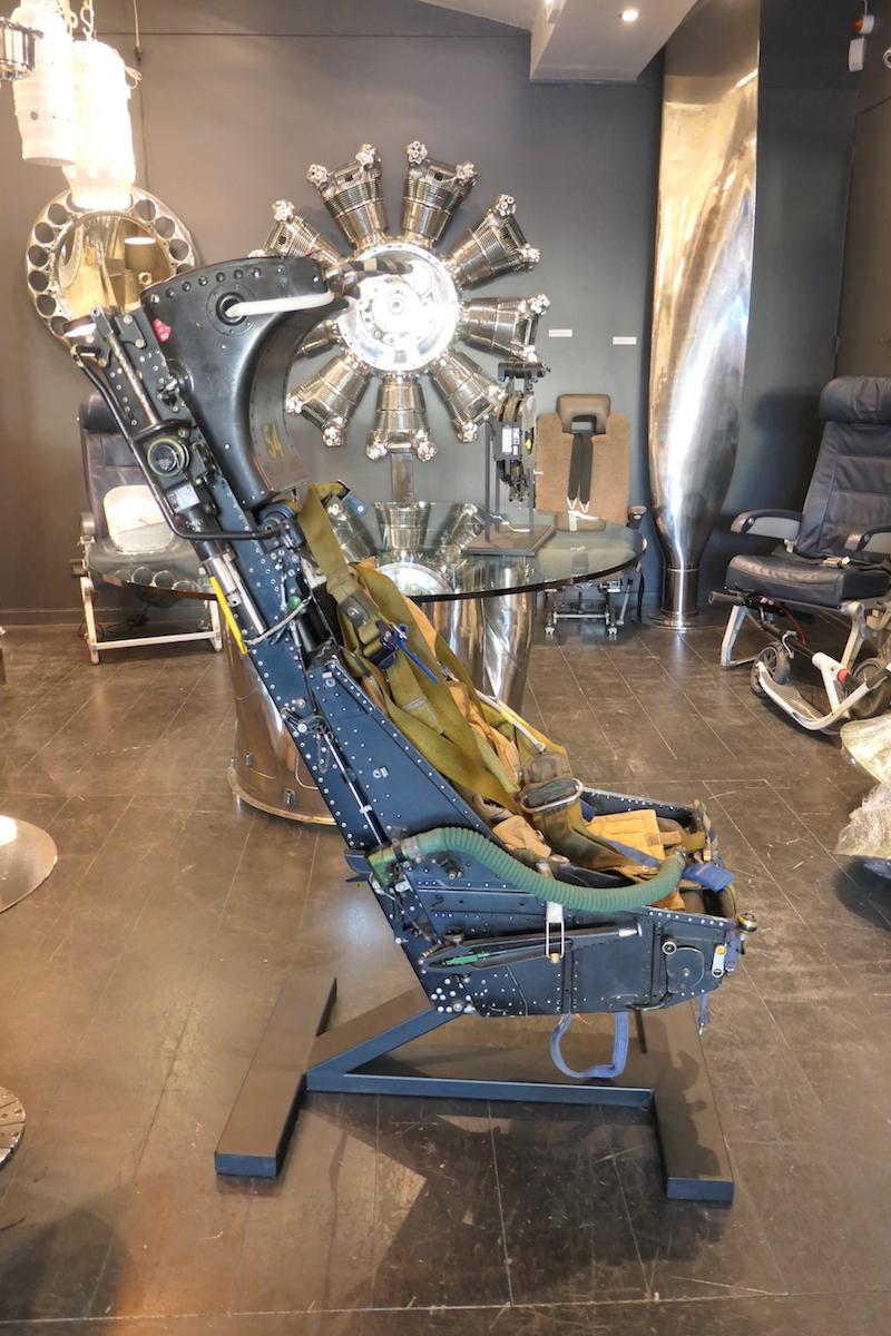 Authentic Aircraft Martin Baker MK5 ejection seat put into service in 1957. These seats were installed on McDonnell Douglas F-4 Phantom, Grumman 6 intruder, Vought F8 Crusader, Mirage III (FR) in particular.
The authentication data plate indicates: