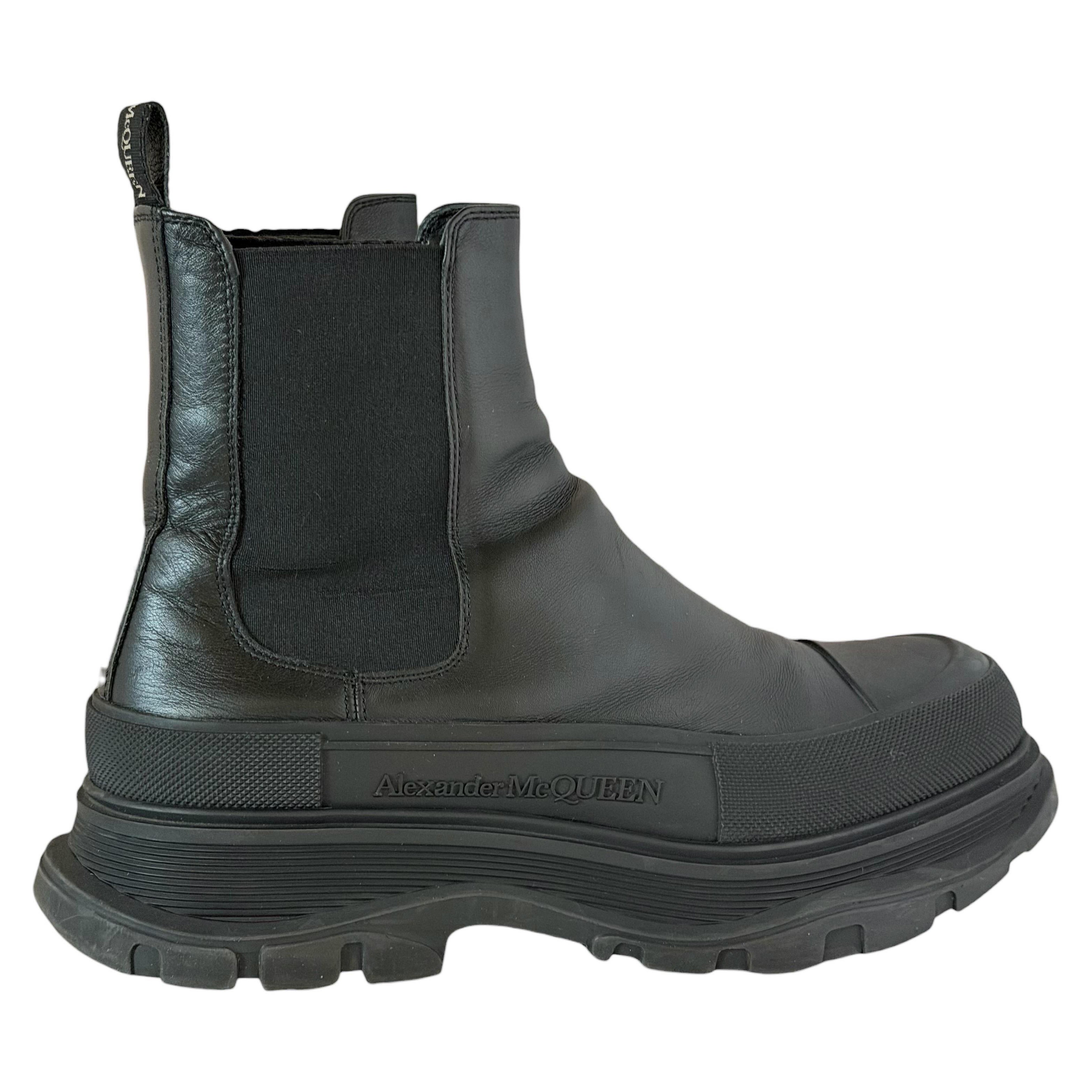 Authentique Alexander McQueen Tread Slick Chelsea Boot IT 44 Cuir Triple Black
