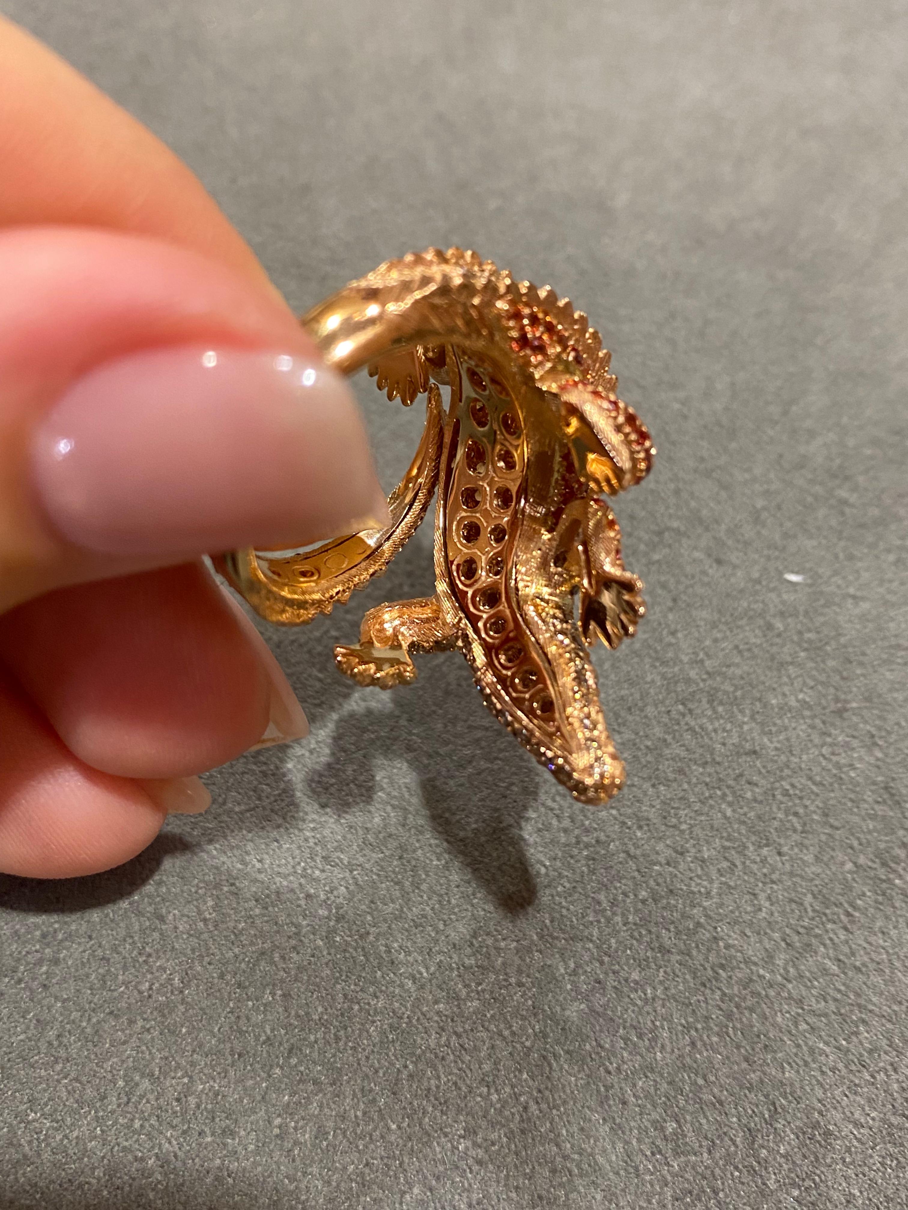 Authentic Alligator Diamond Rose 18k Gold Ring for Her In New Condition For Sale In Montreux, CH