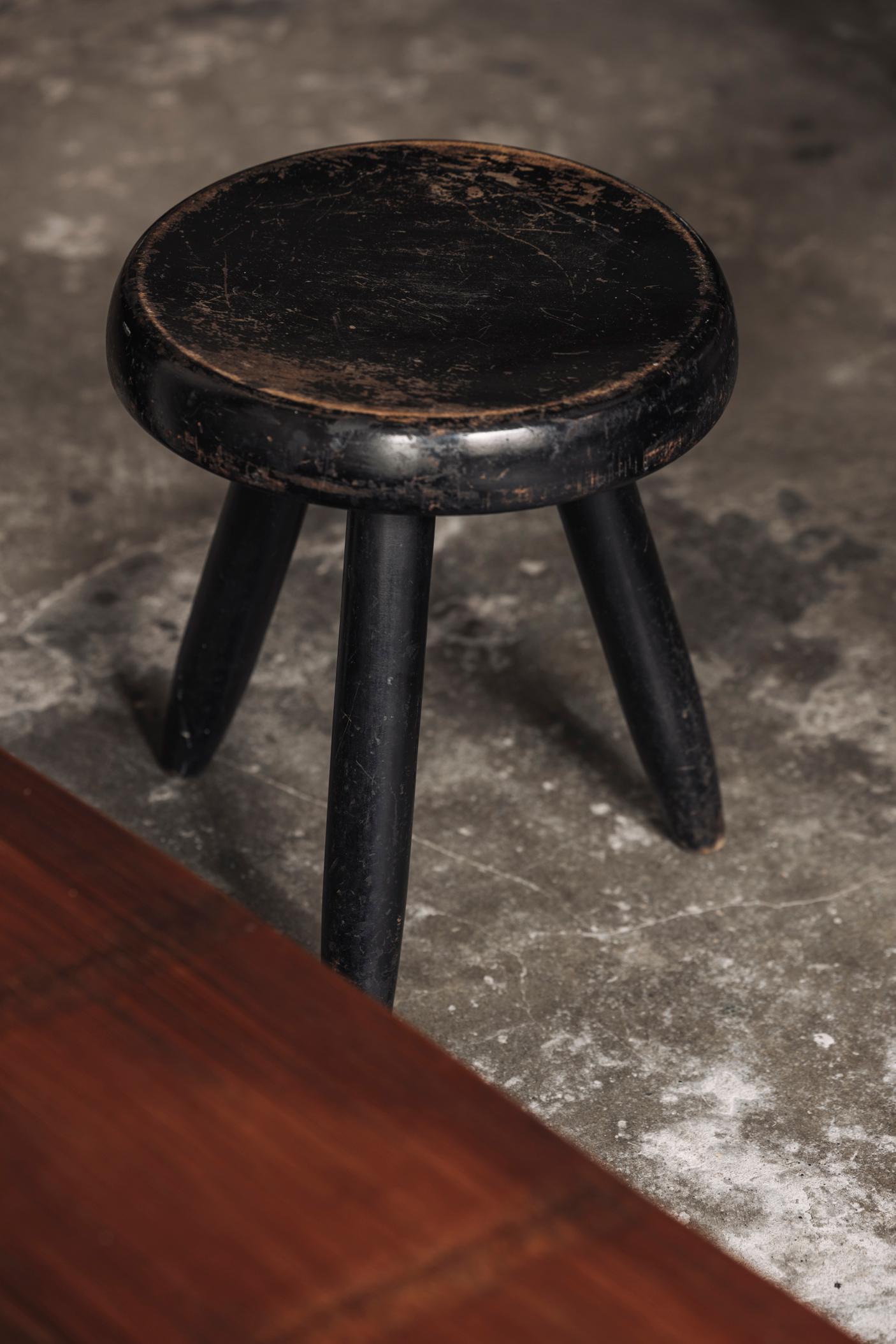 Authentischer und früher High Berger Hocker von Charlotte Perriand, Frankreich 1950er Jahre. im Angebot 13