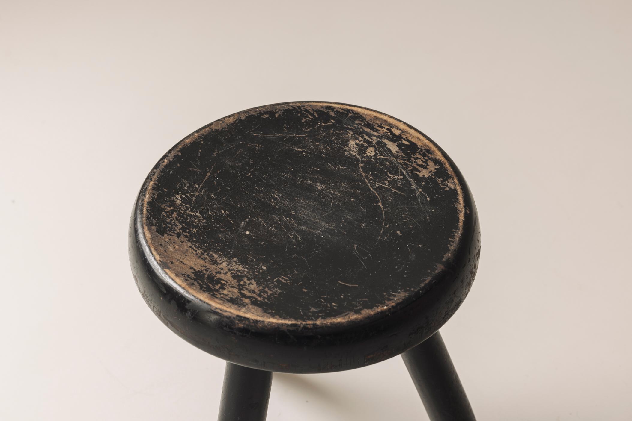 Authentischer und früher High Berger Hocker von Charlotte Perriand, Frankreich 1950er Jahre. im Zustand „Gut“ im Angebot in Antwerp, BE