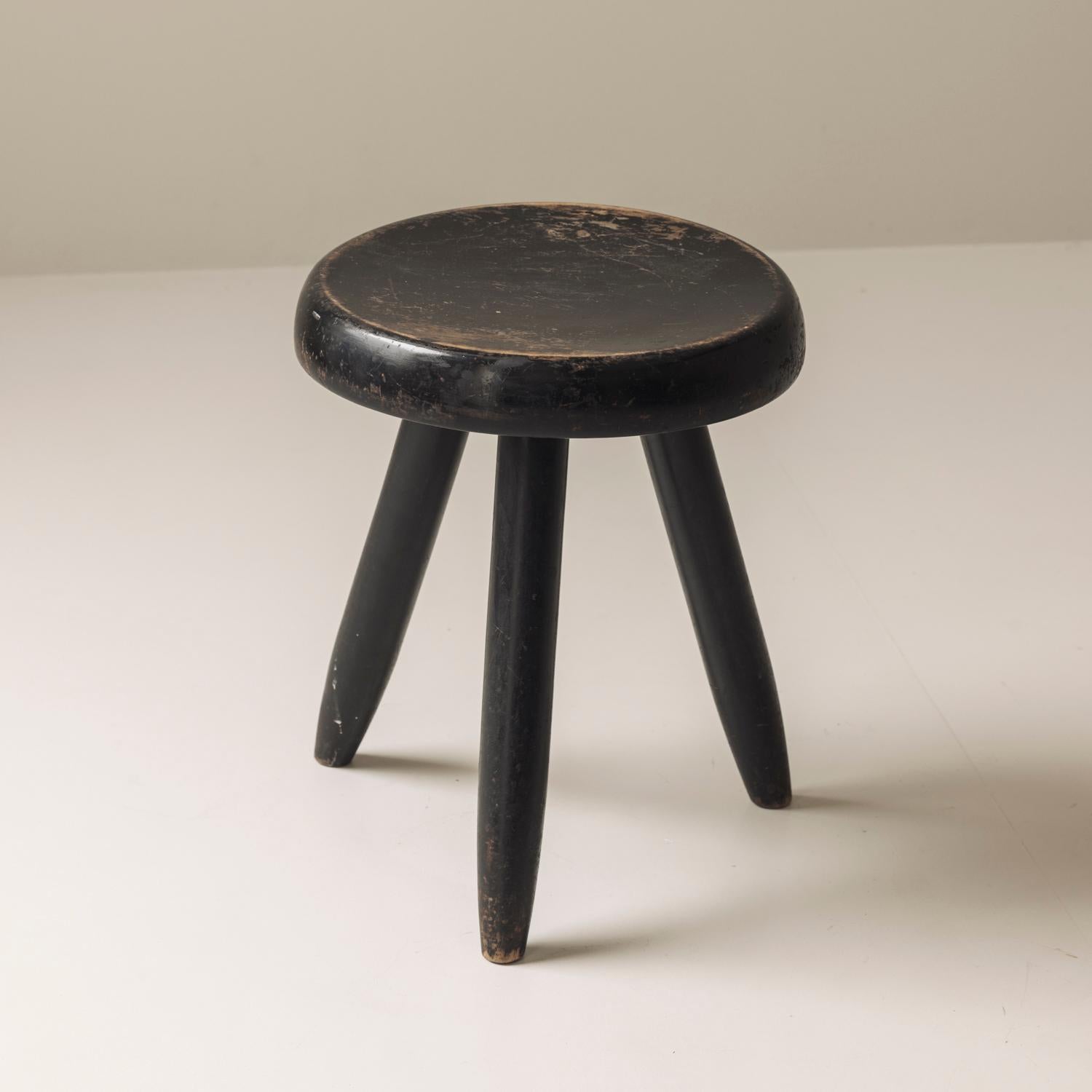 Authentischer und früher High Berger Hocker von Charlotte Perriand, Frankreich 1950er Jahre. (Mitte des 20. Jahrhunderts) im Angebot
