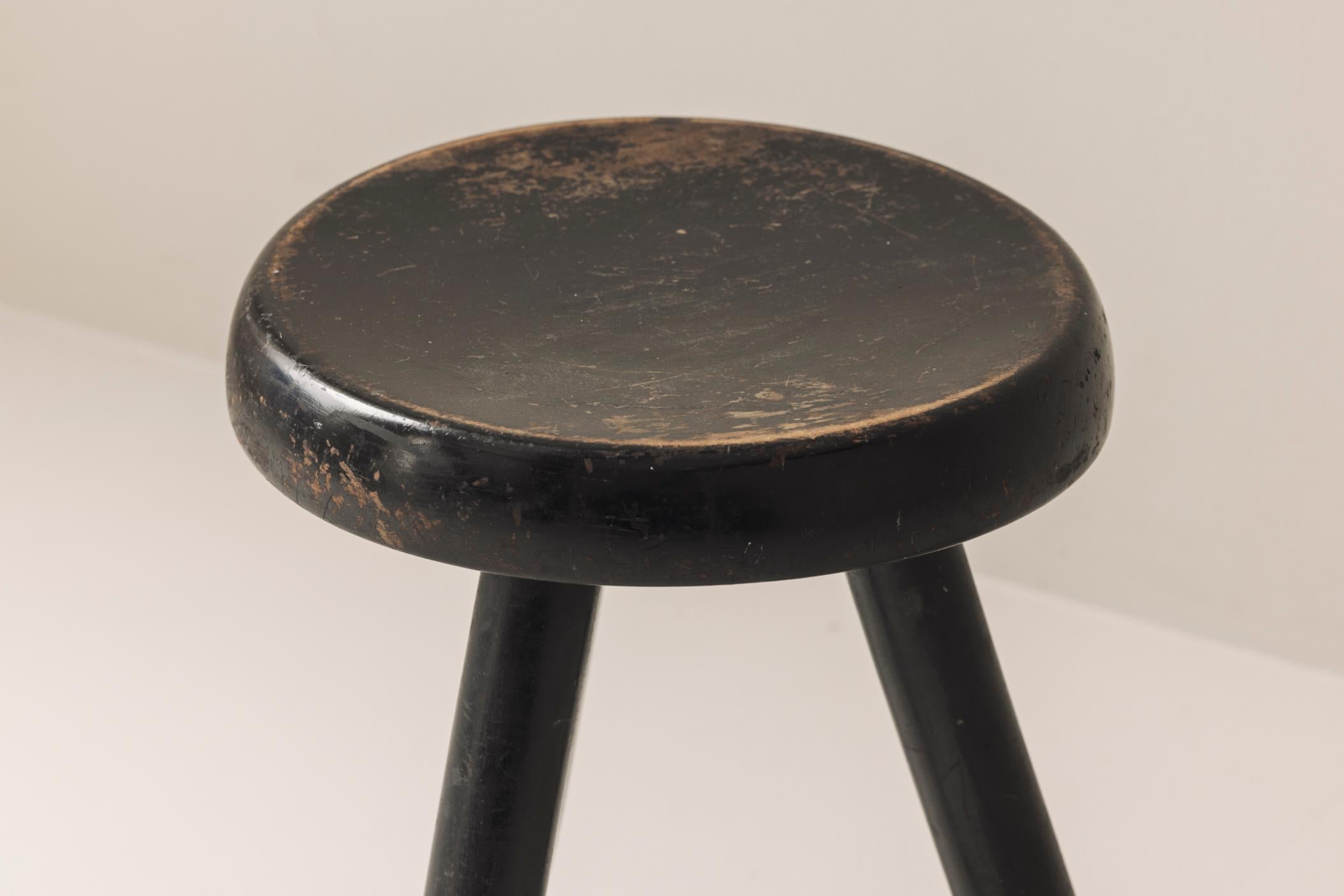 Authentischer und früher High Berger Hocker von Charlotte Perriand, Frankreich 1950er Jahre. im Angebot 1