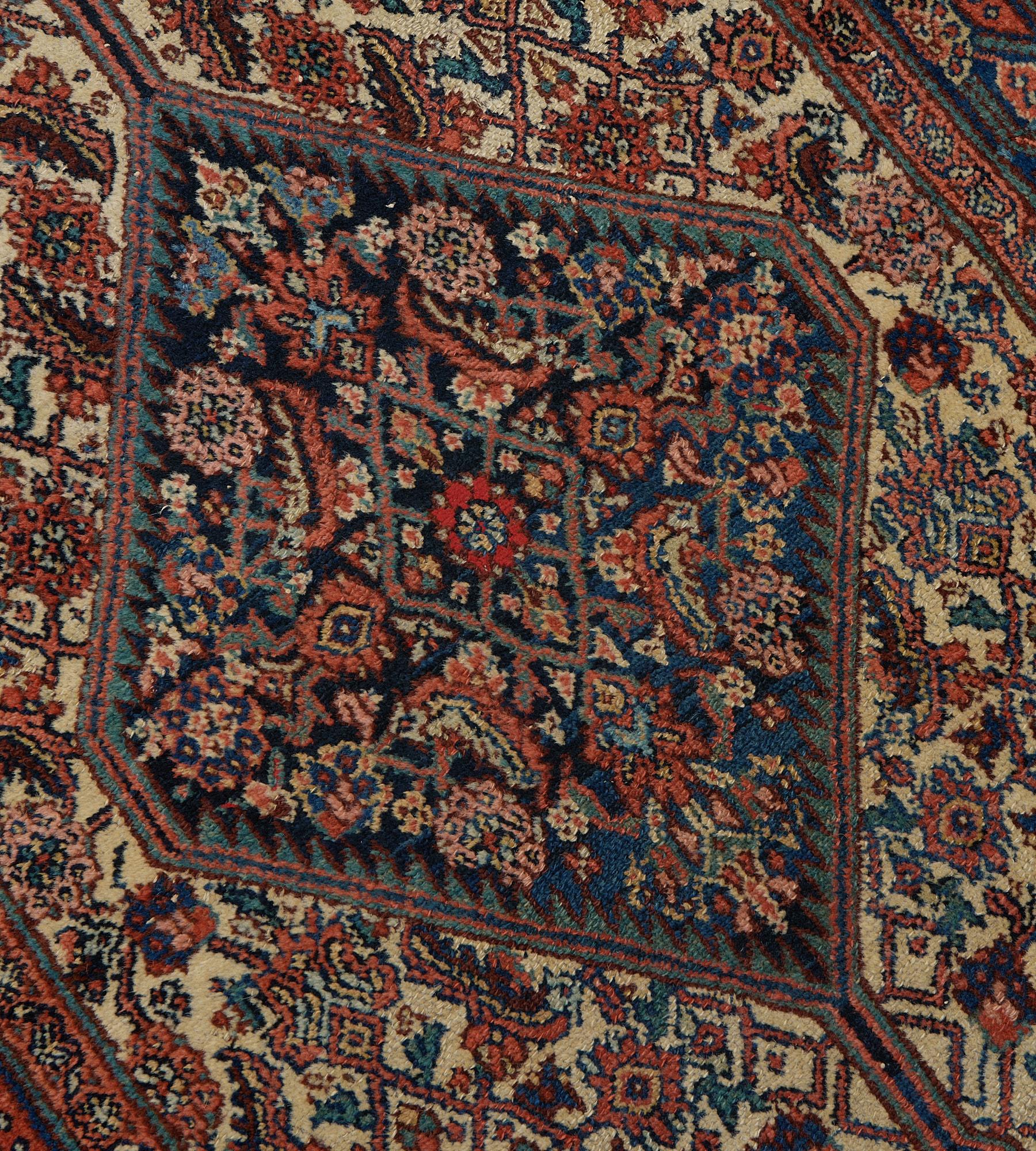 Lana Autentico antico runner persiano Serab in lana intrecciata a mano del CIRCA 1900 in vendita