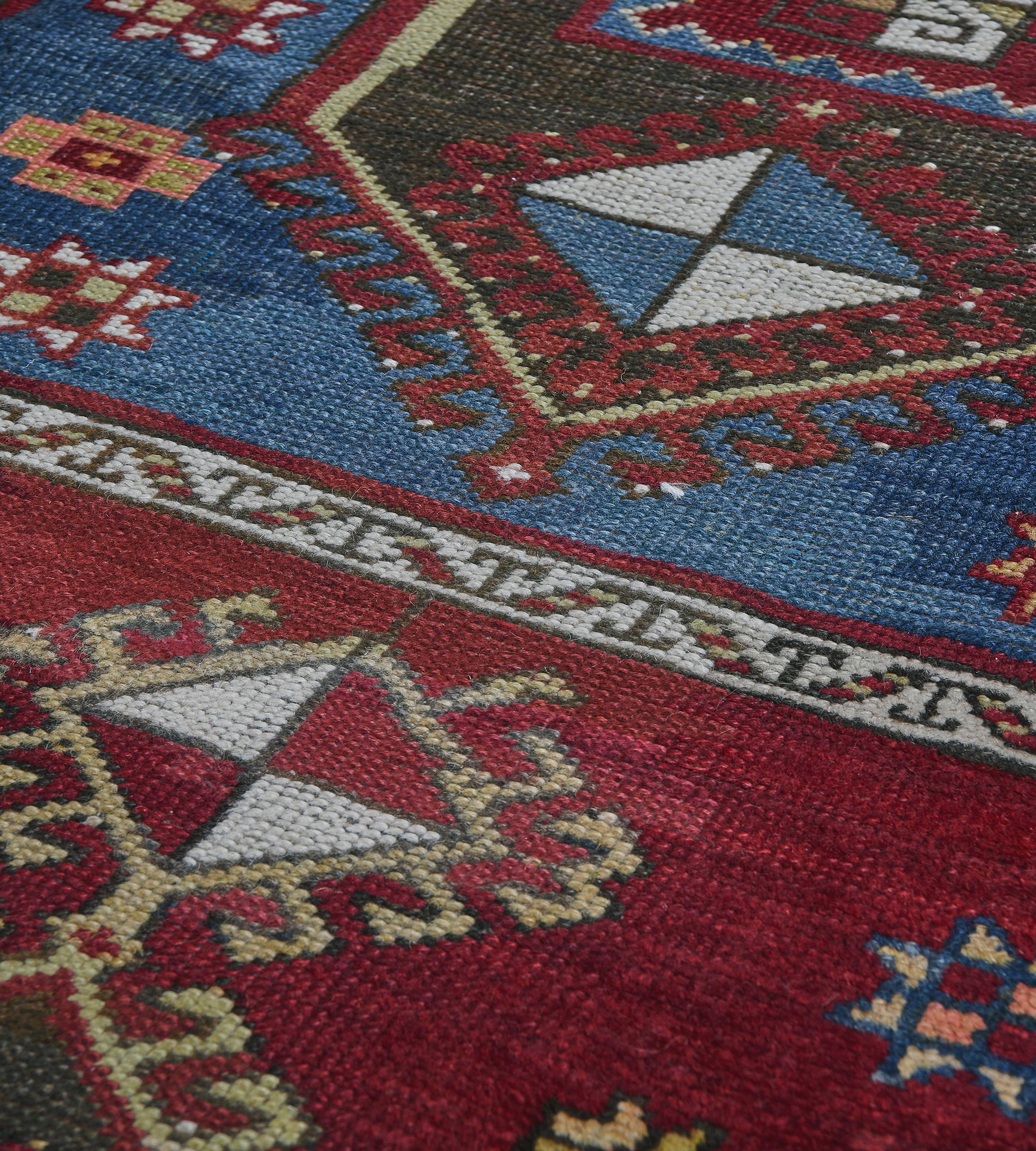 20ième siècle Authentique couloir turc antique à sept panneaux rouges et bleus en vente