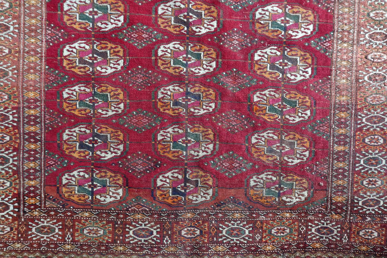 Annodato a mano Autentico tappeto antico Turkmen Tekke con motivi Gul 4,4' x 6' - 1C1197 in vendita