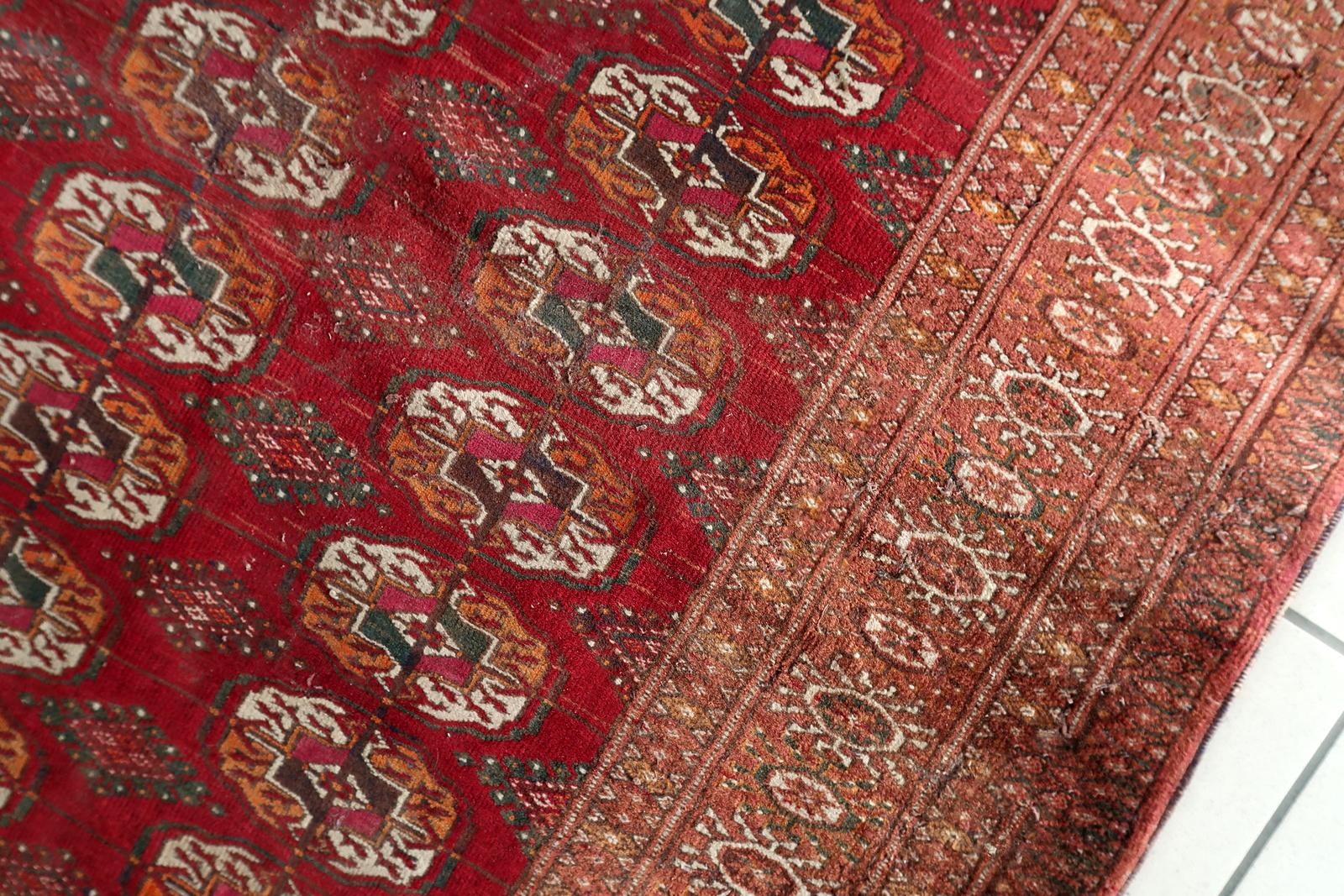 Inizio XX secolo Autentico tappeto antico Turkmen Tekke con motivi Gul 4,4' x 6' - 1C1197 in vendita