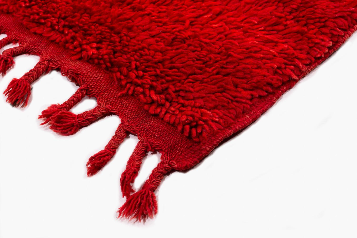 Authentischer antiker roter Chichaoua-Teppich aus marokkanischer Wolle im Vintage-Stil mit Fransen (20. Jahrhundert) im Angebot