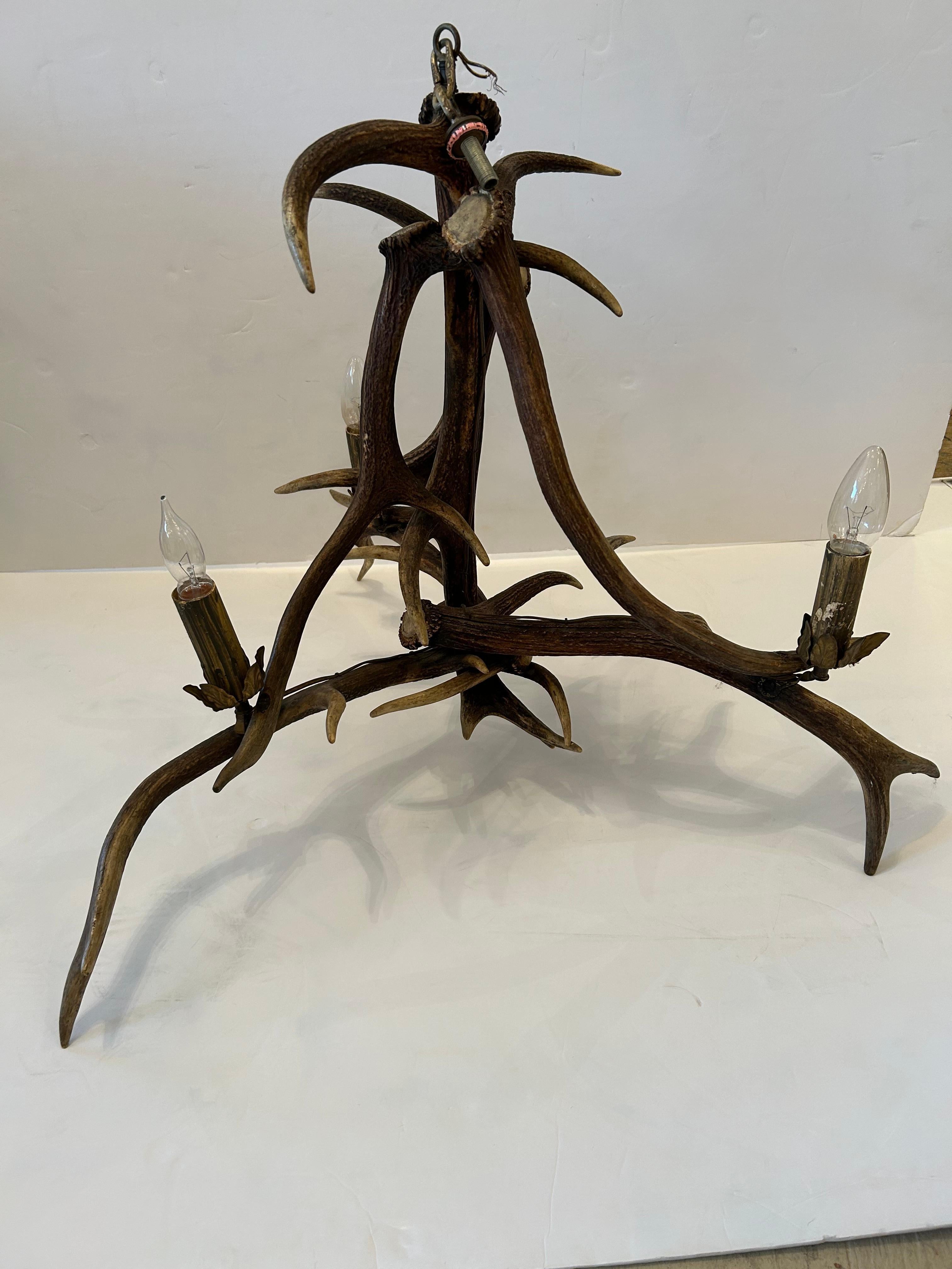 Authentic Antler Chandelier with Wonderful Shape For Sale 6
