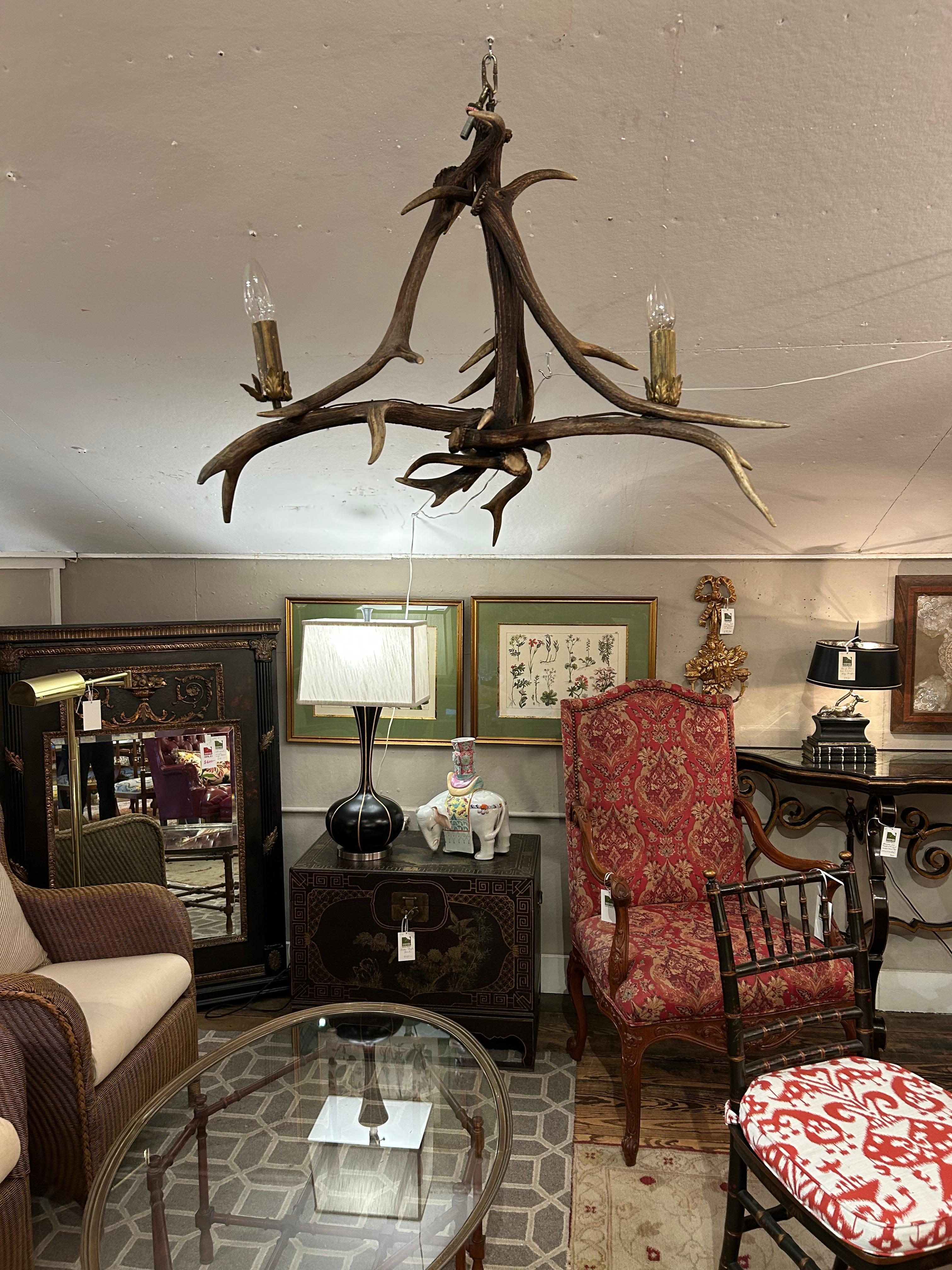 Authentic Antler Chandelier with Wonderful Shape For Sale 7