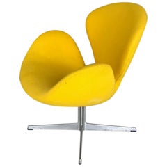 Authentic Arne Jacobsen Swan Lounge Chair for Fritz Hansen