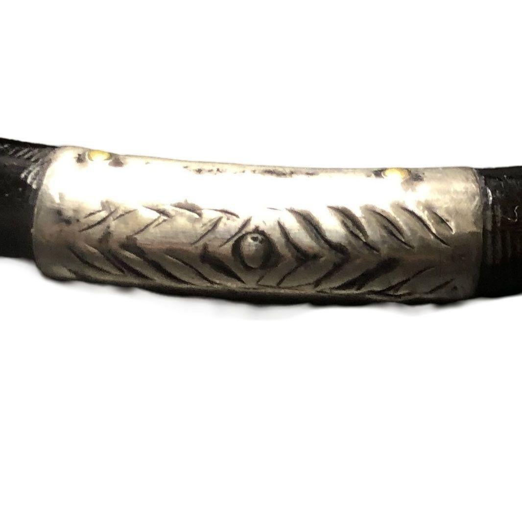 Bakélite Authentique bracelet jonc Art déco en bakélite noire avec détails en sterling en vente