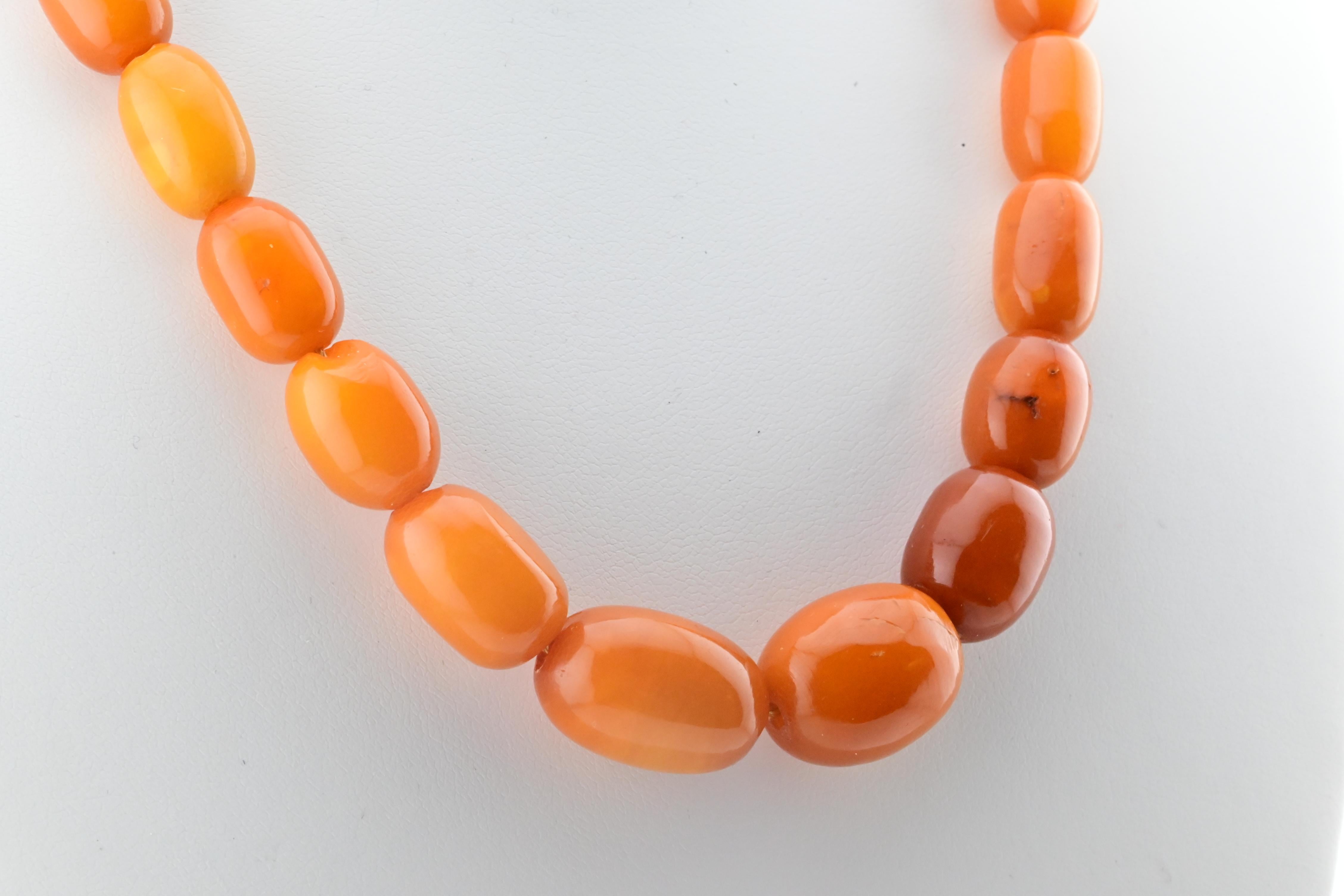 Authentic Baltic Beaded Amber Necklace 35 Grams In Good Condition In Media, PA