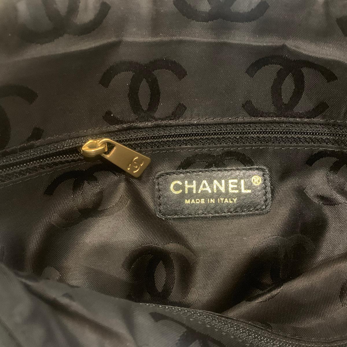 Women's Authentic Black Large Chanel Caviar leather handbag bag For Sale
