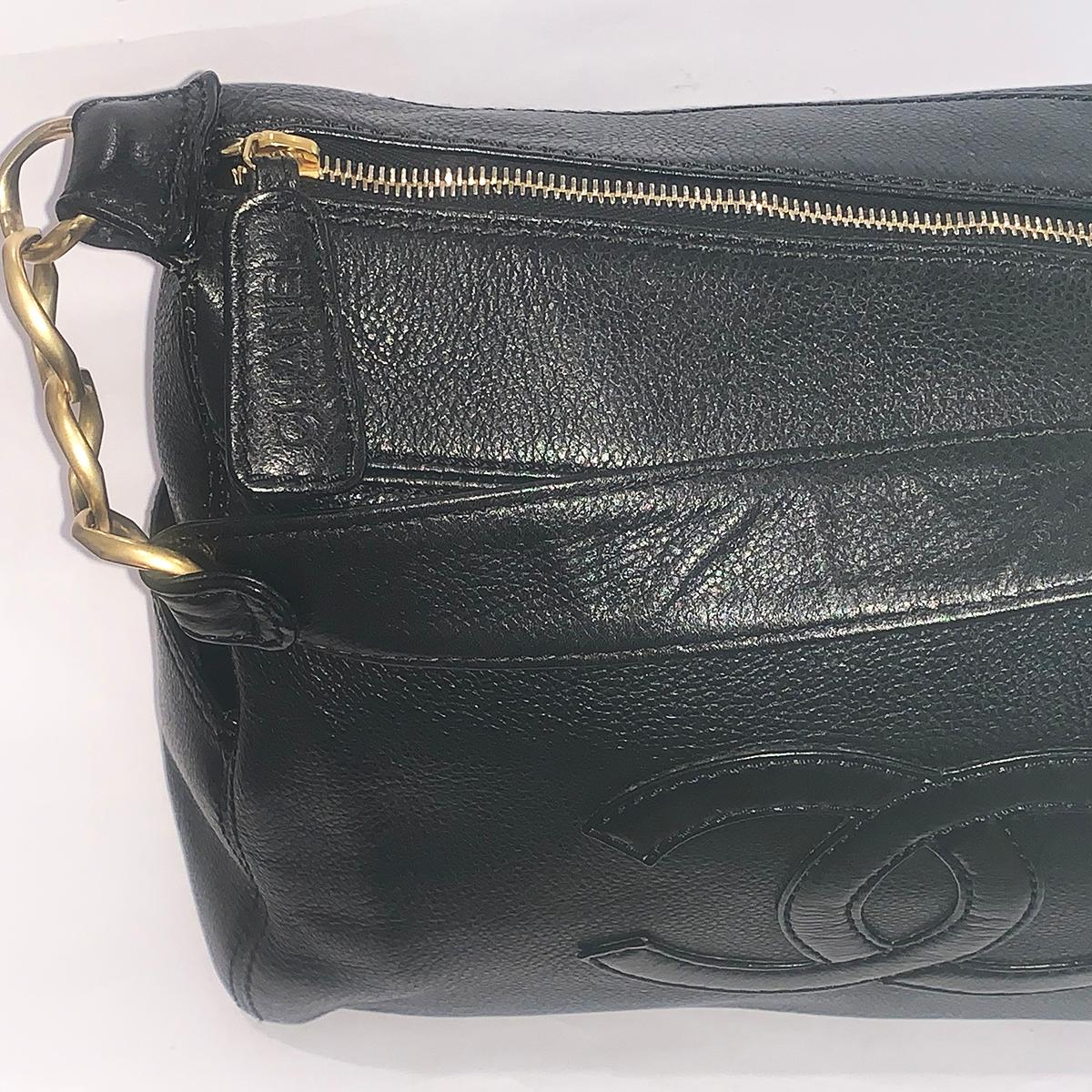 Authentic Black Large Chanel Caviar leather handbag bag For Sale 2