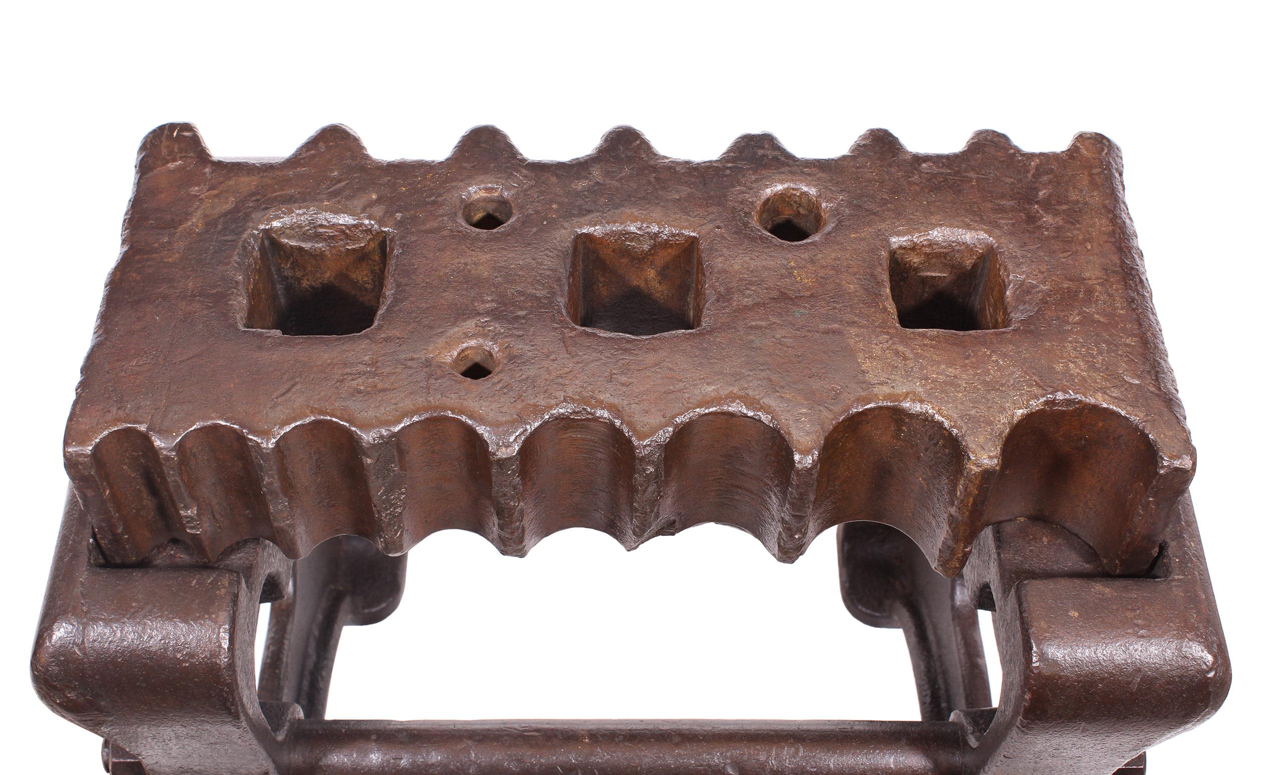 Authentic Blacksmiths Solid Cast-Iron Swage Block 1